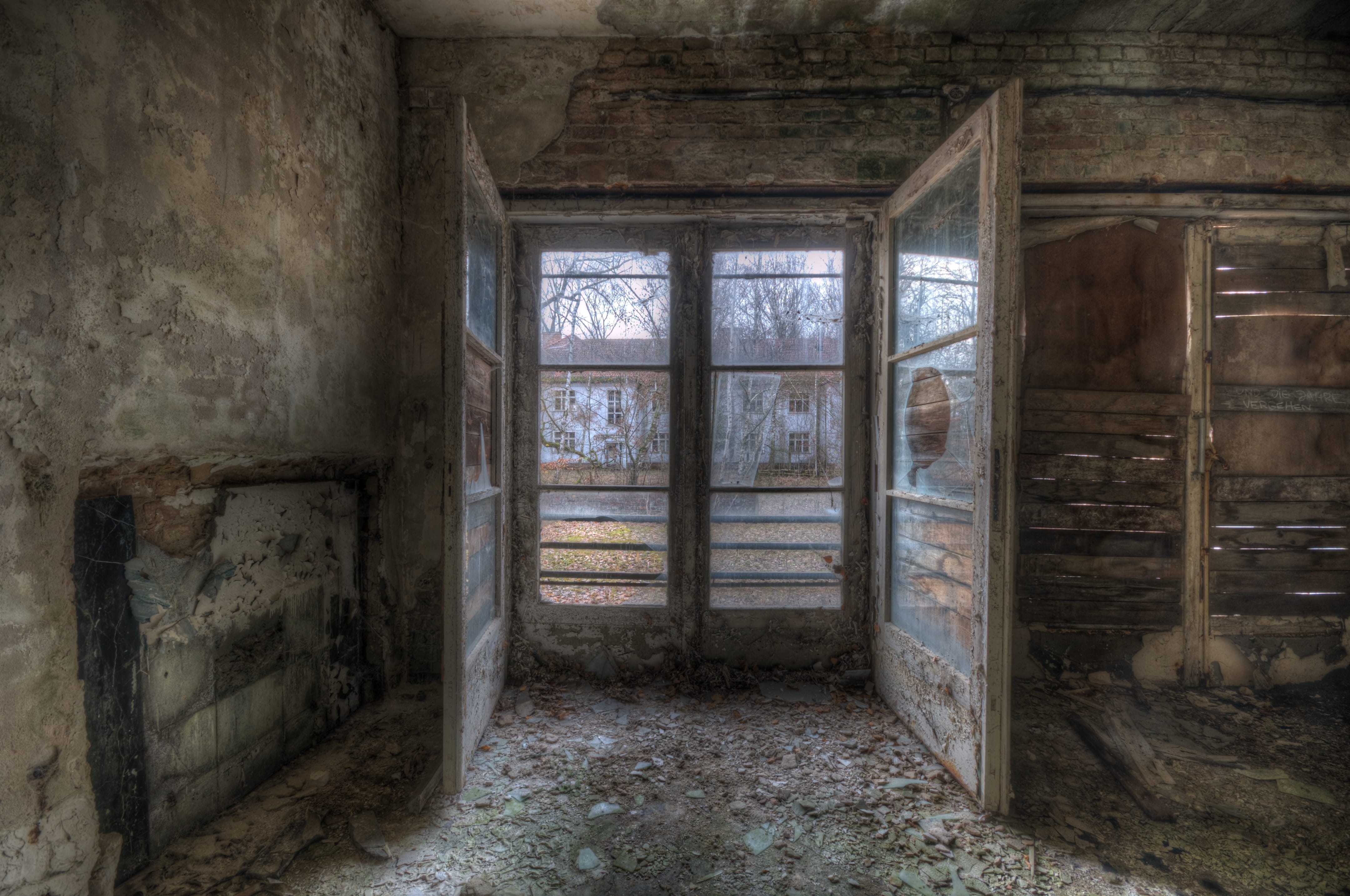 weathered, flooring, architecture, bad condition, house, floor, 4K, damaged, bunker, entrance, run-down, day, dirty, wall - building feature, slate, history, HD Wallpaper