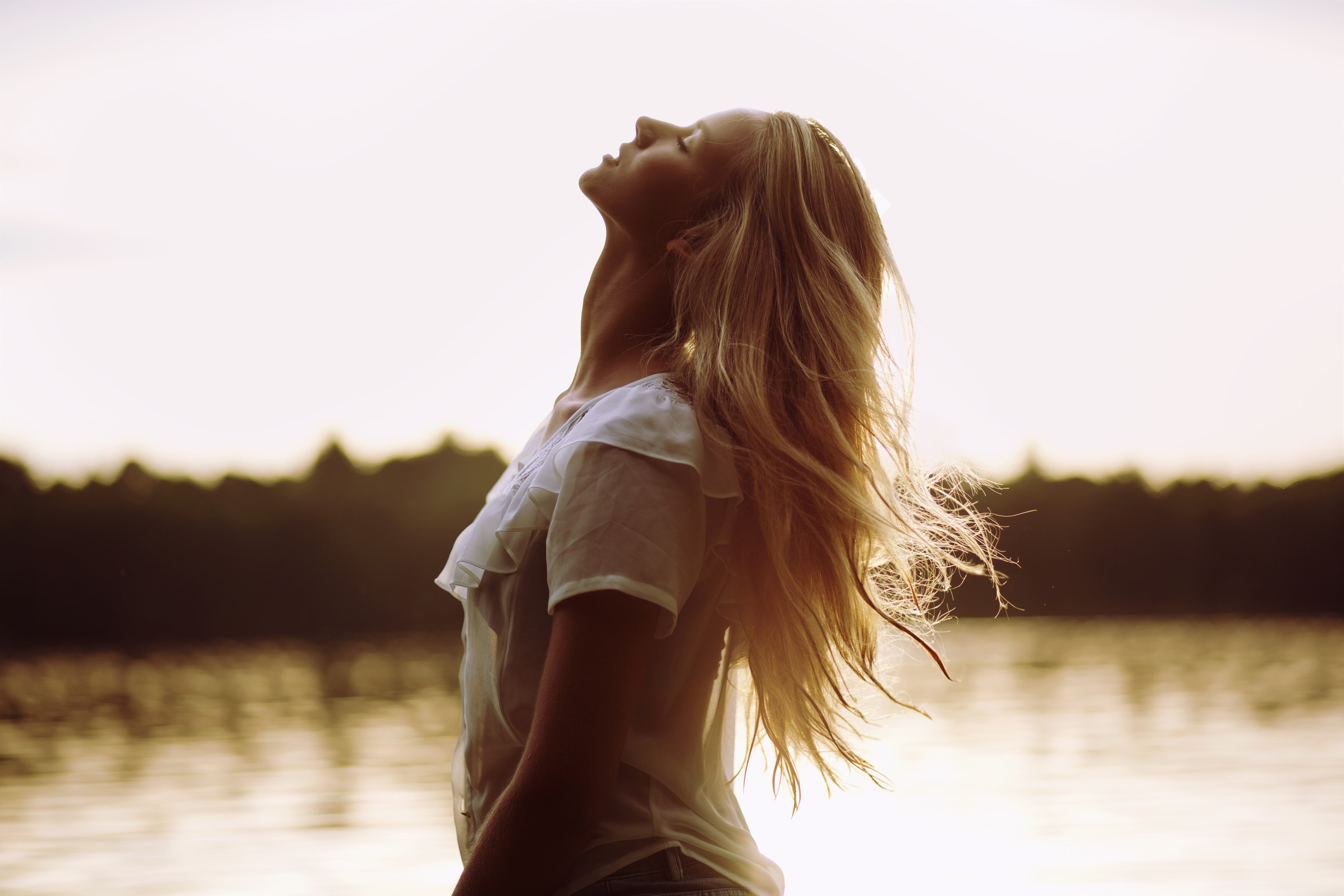 t, 5K, casual clothing, leisure activity, three quarter length, side view, lake, natural light, outdoors, women, closed eyes, sunset, real people, hairstyle, HD Wallpaper
