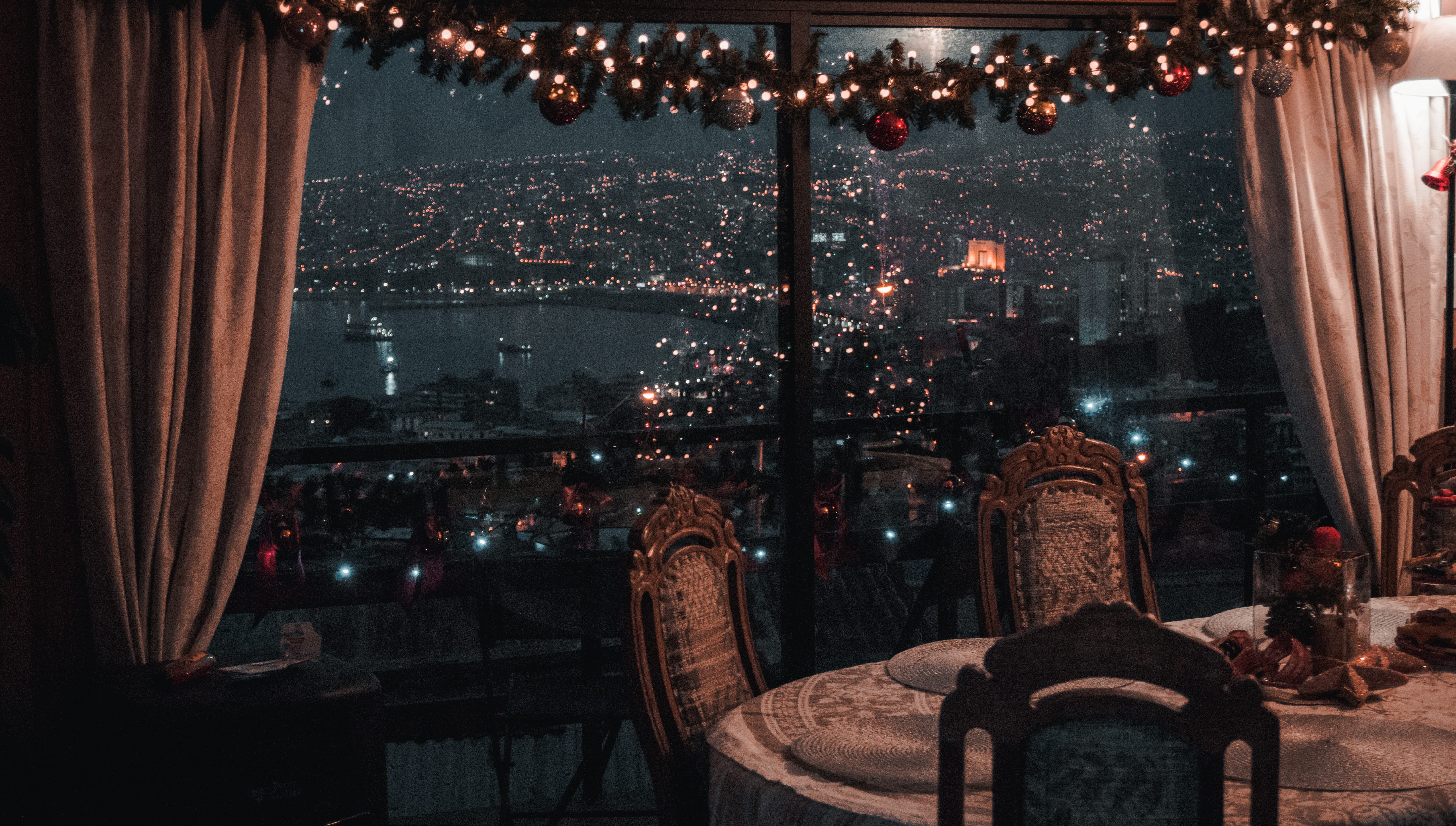 person, sitting, furniture, reflection, nightlife, cityscape, men, 5K, lighting equipment, city, añonuevo, newyear, christmas, built structure, lifestyles, HD Wallpaper