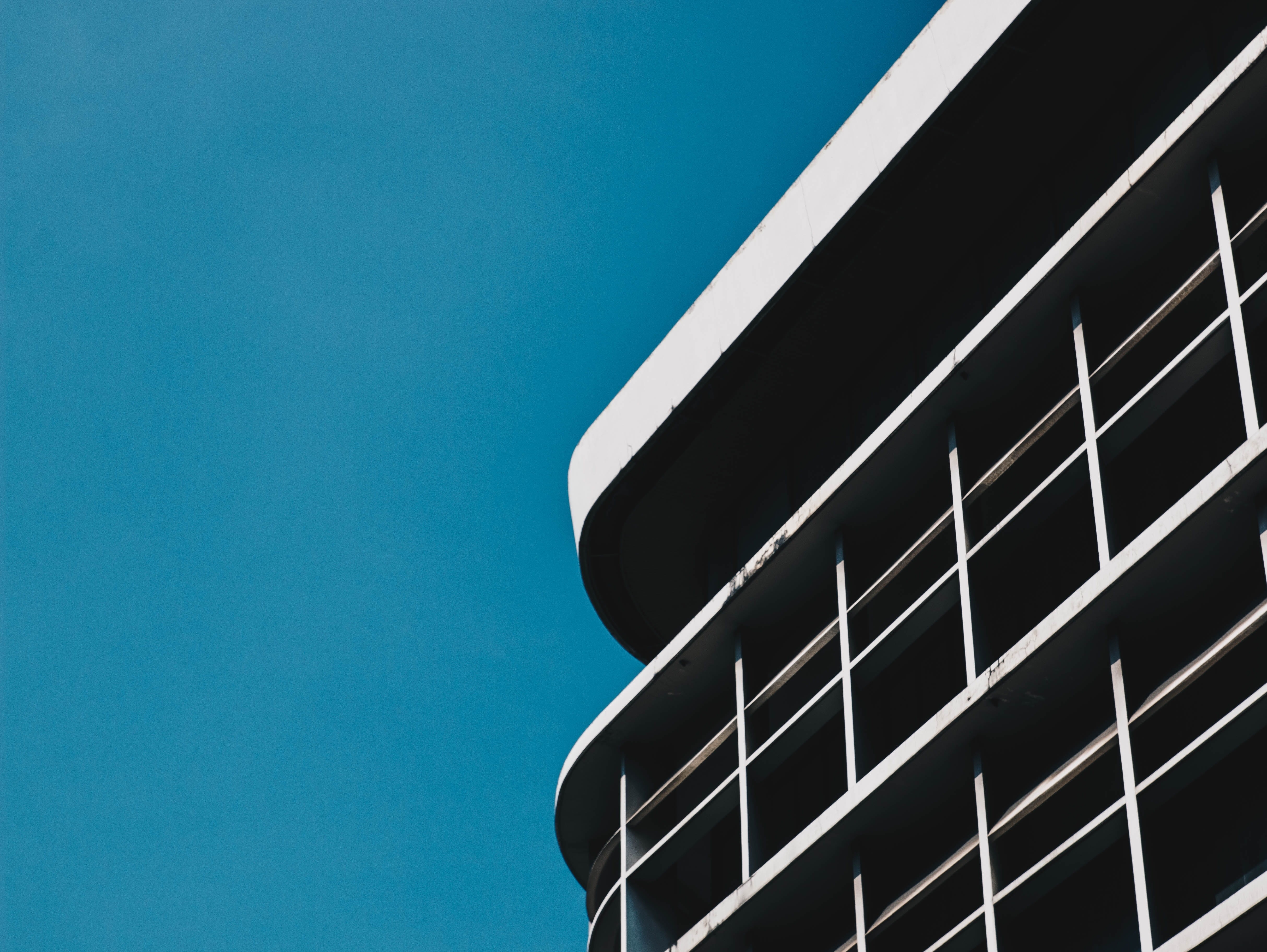 4K, skyscraper, azure sky, yaowarat road, cabinet, office, sunlight, outdoors, bangkok, built structure, railing, nature, building, low angle view, building exterior, HD Wallpaper