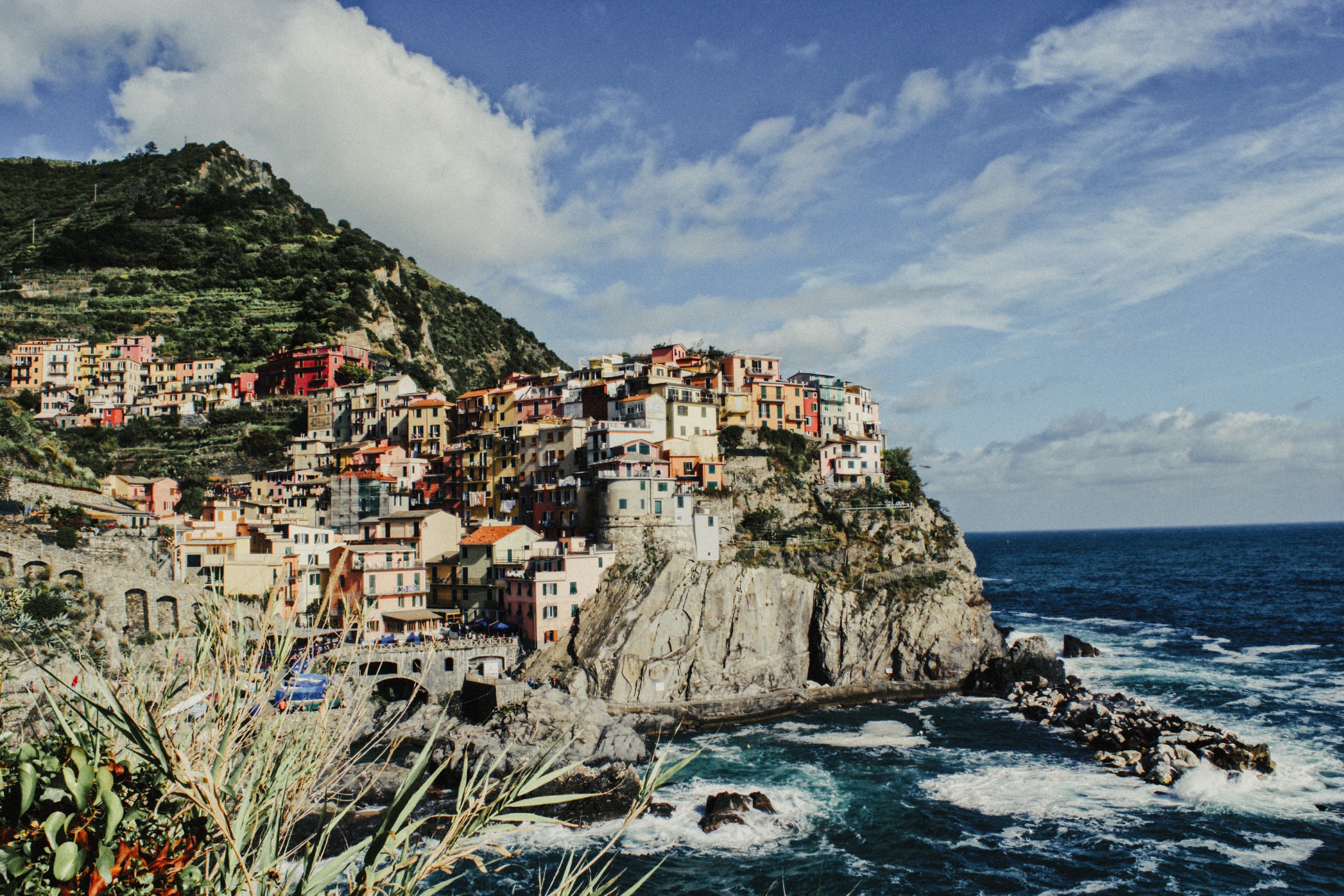 day, sky, building, residential district, beach, hills, horizon over water, good vibes, water, rock, vibes, land, built structure, sea, building exterior, HD Wallpaper