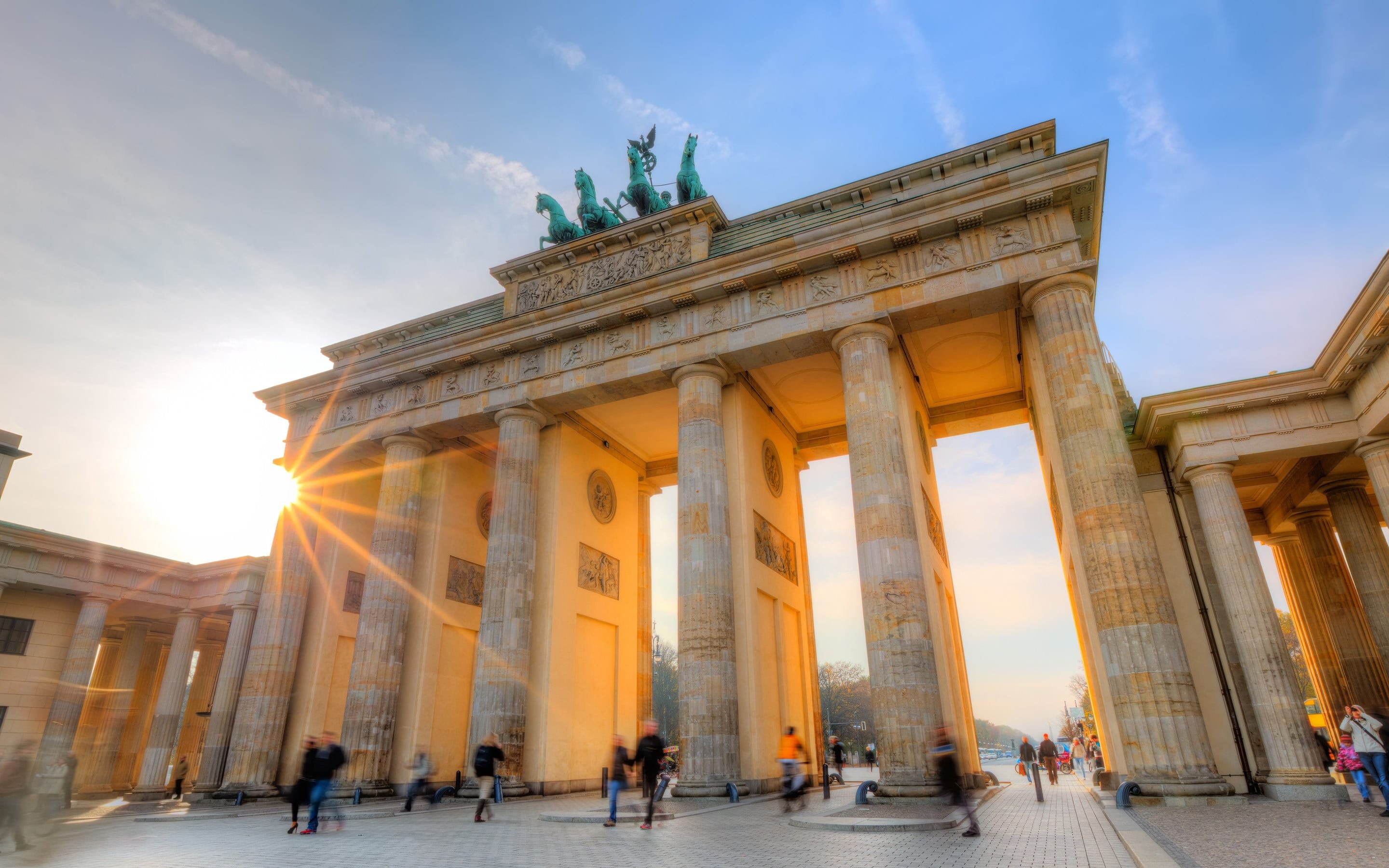 nature, brandenburg, tourism, city gate, sky, architectural column, 2K, berlin, low angle view, real people, building exterior, the past, architecture, HD Wallpaper