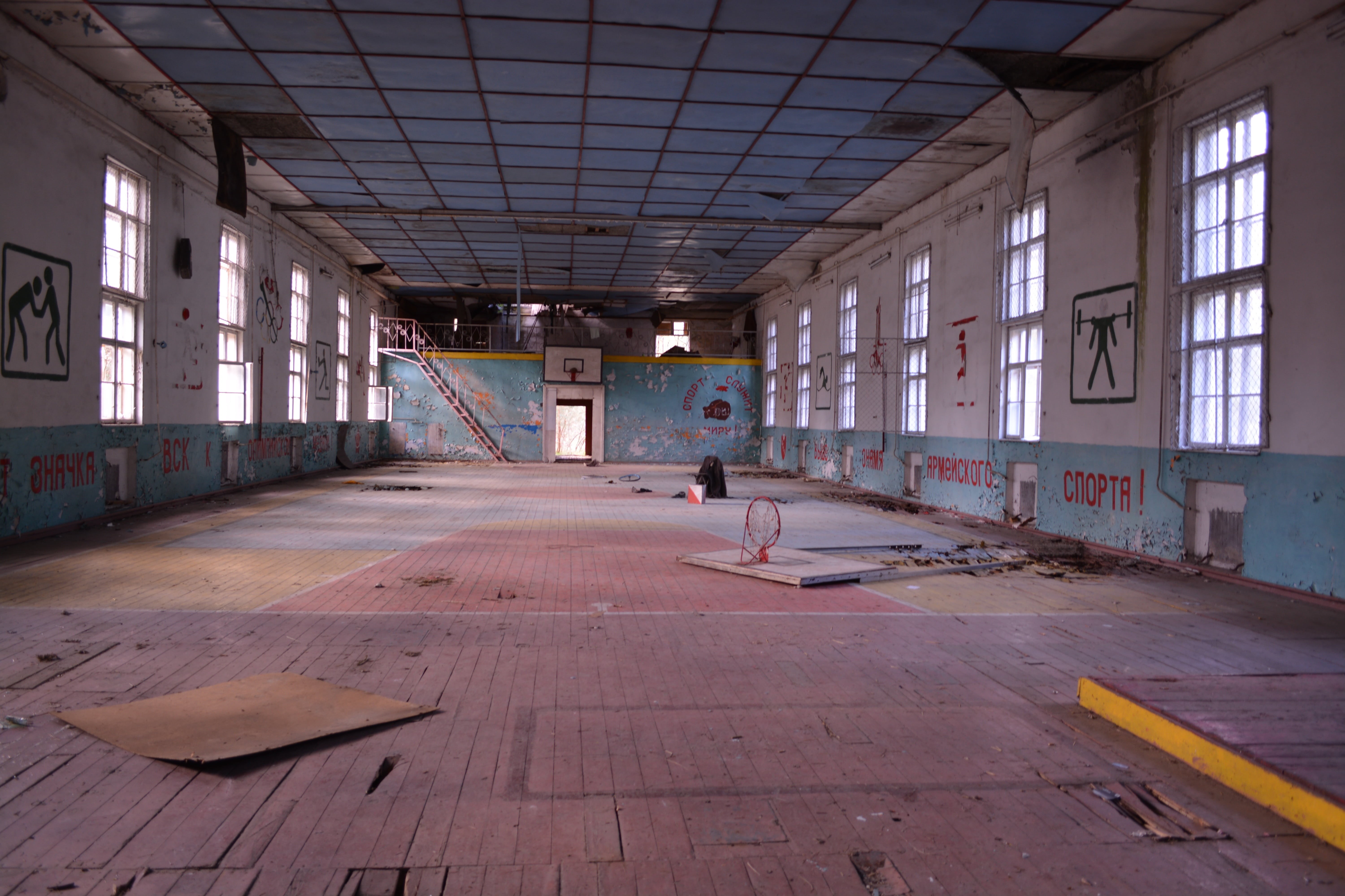 hardwood floor, brandenburg, wood - material, architecture, day, vogelsang, abandoned, ceiling, built structure, old military town, empty, flooring, room, HD Wallpaper