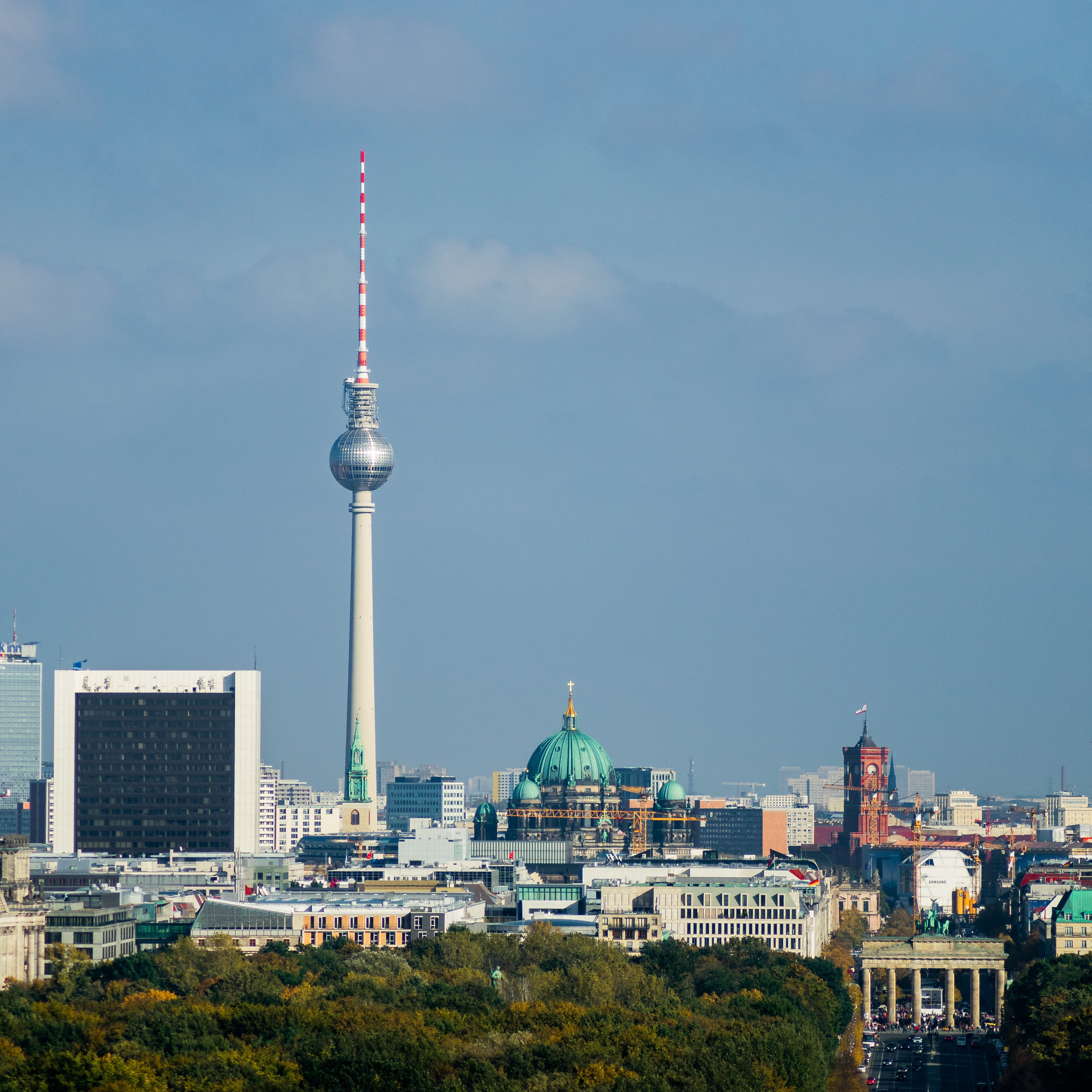 spire, travel, tower, 4K, day, victory column, brandenburger tor, skyscraper, outdoors, travel destinations, no people, building, tv tower, cityscape, Phone HD Wallpaper