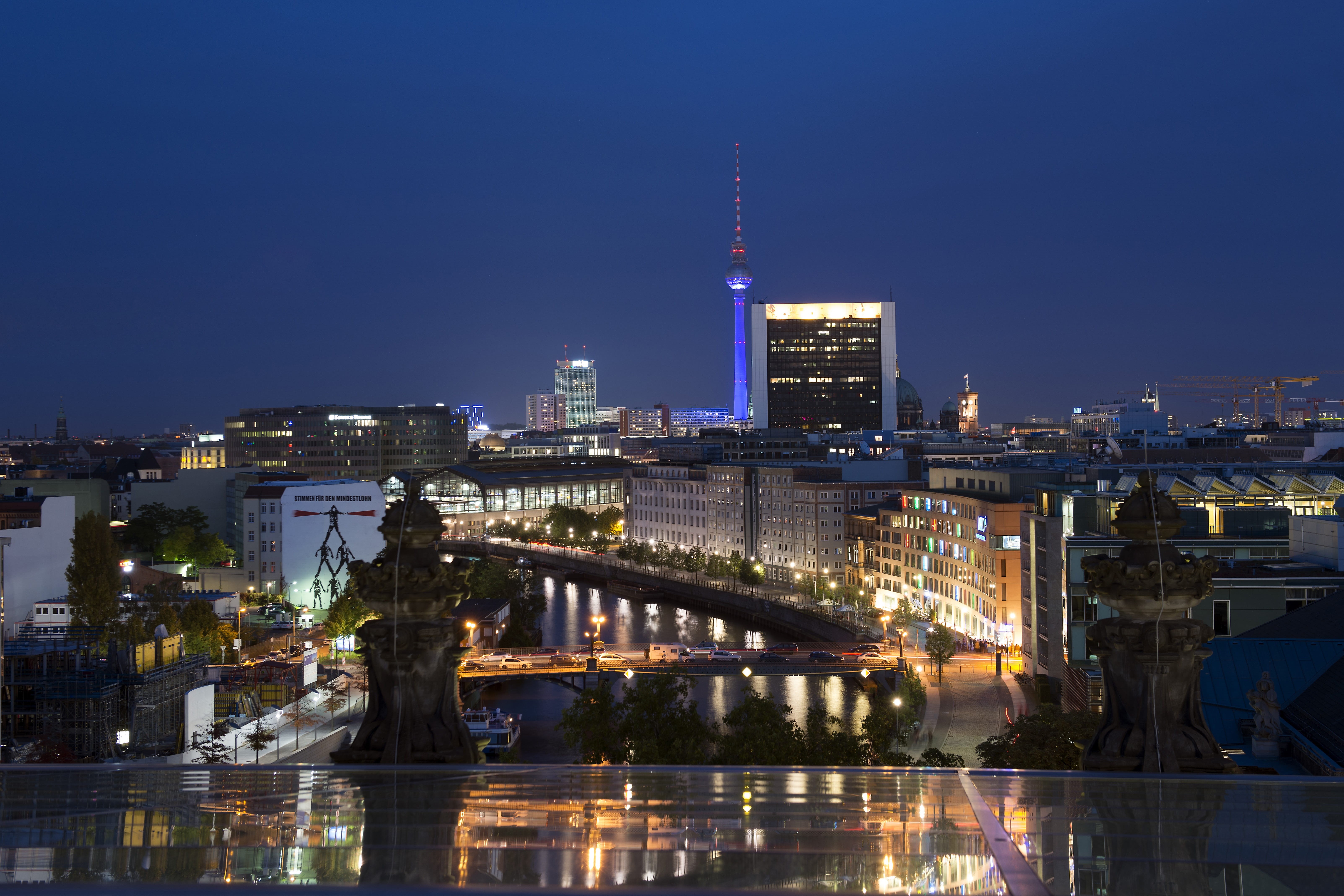 skyscraper, architecture, night, reflection, reichstag, building exterior, city life, built structure, fireworks, building, travel destinations, 5K, government, HD Wallpaper