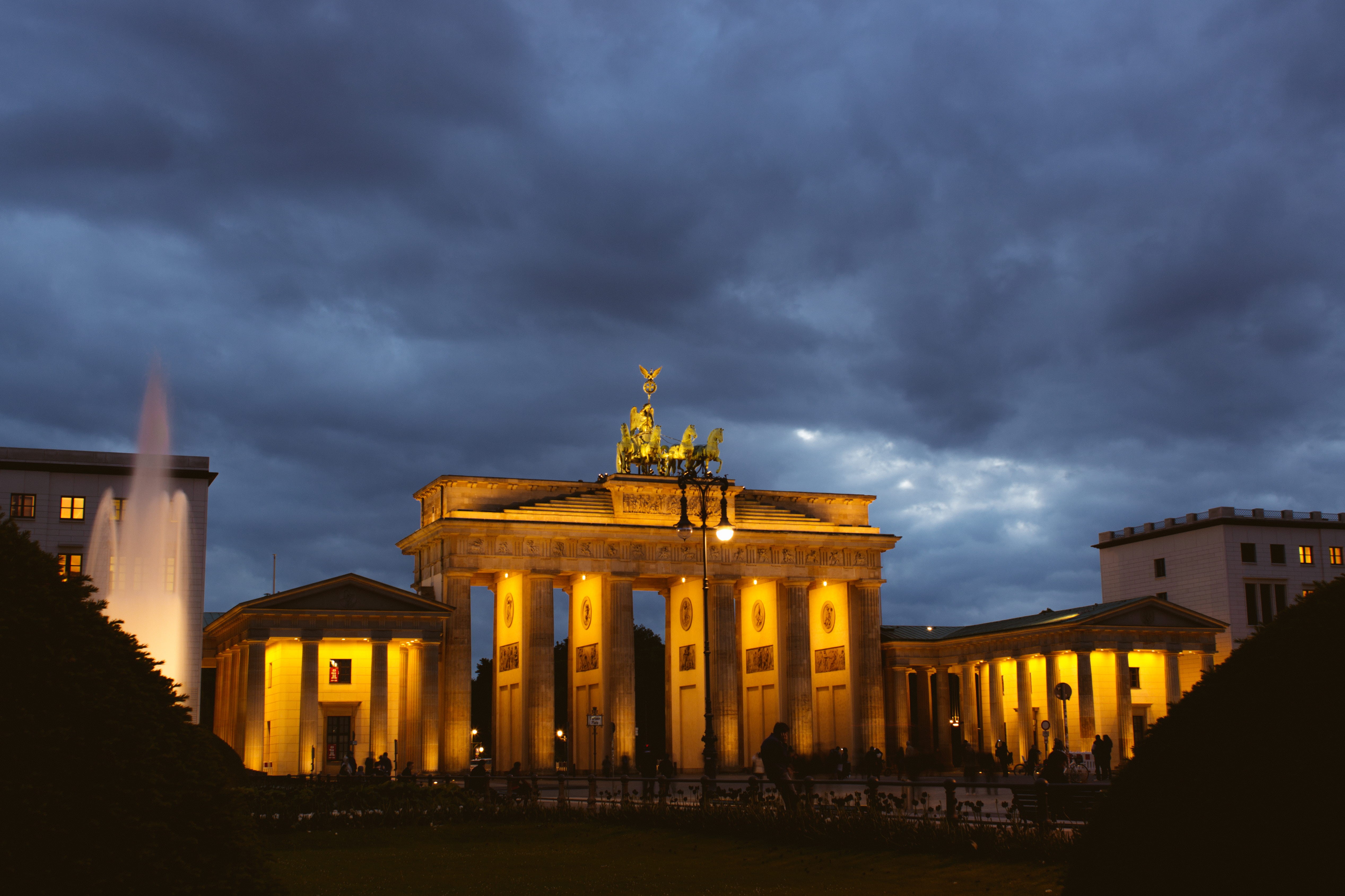 colonnade, no people, gate, dark, architectural column, the past, historic, low angle view, urban, dusk, travel, brandenburger gate, brandenburger tor, HD Wallpaper