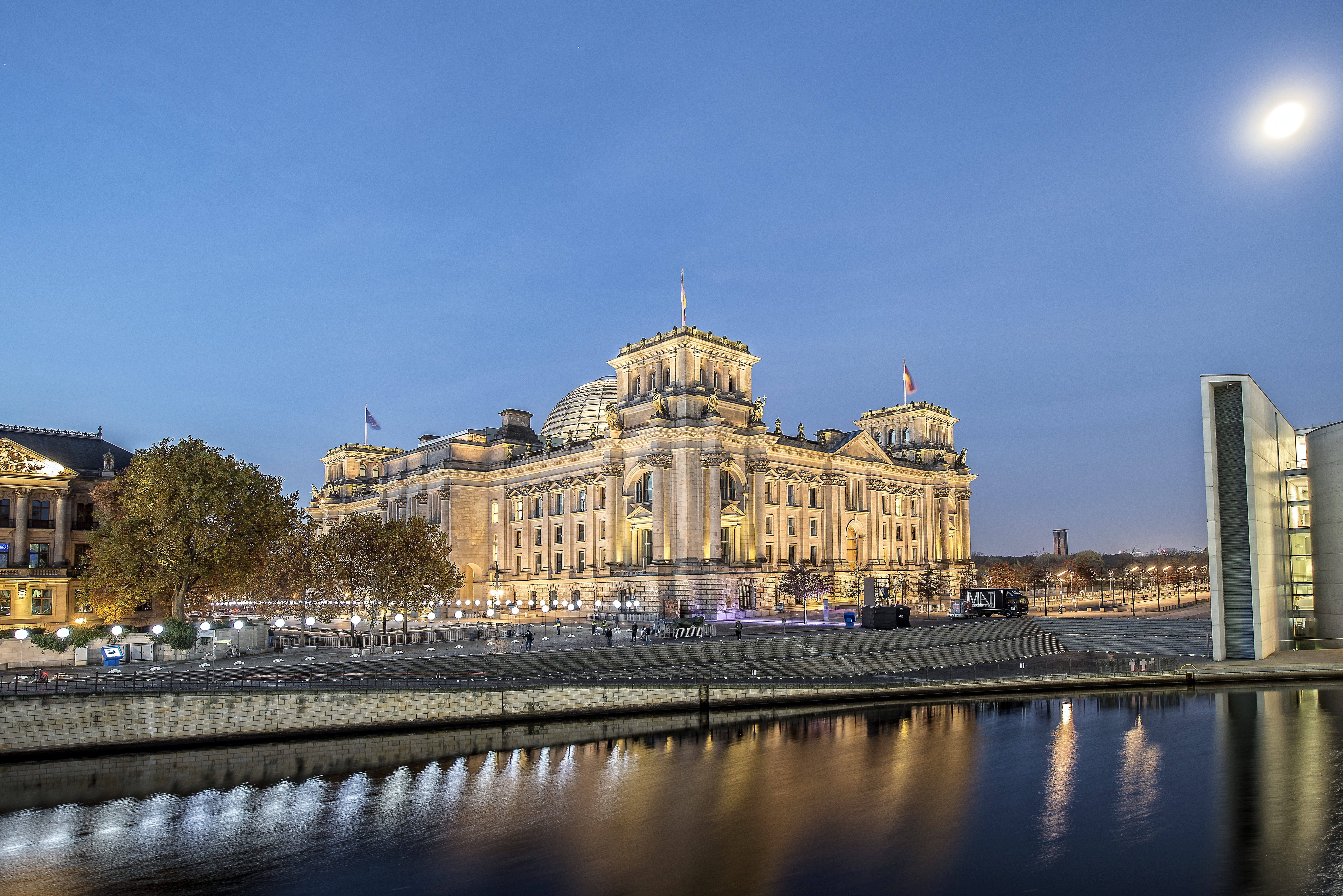 sky, berlin, tourist, illuminated, capital, democracy, building exterior, reichstag, bundestag, government, nature, brandenburg gate, architecture, the fall of the wall anniversary, HD Wallpaper