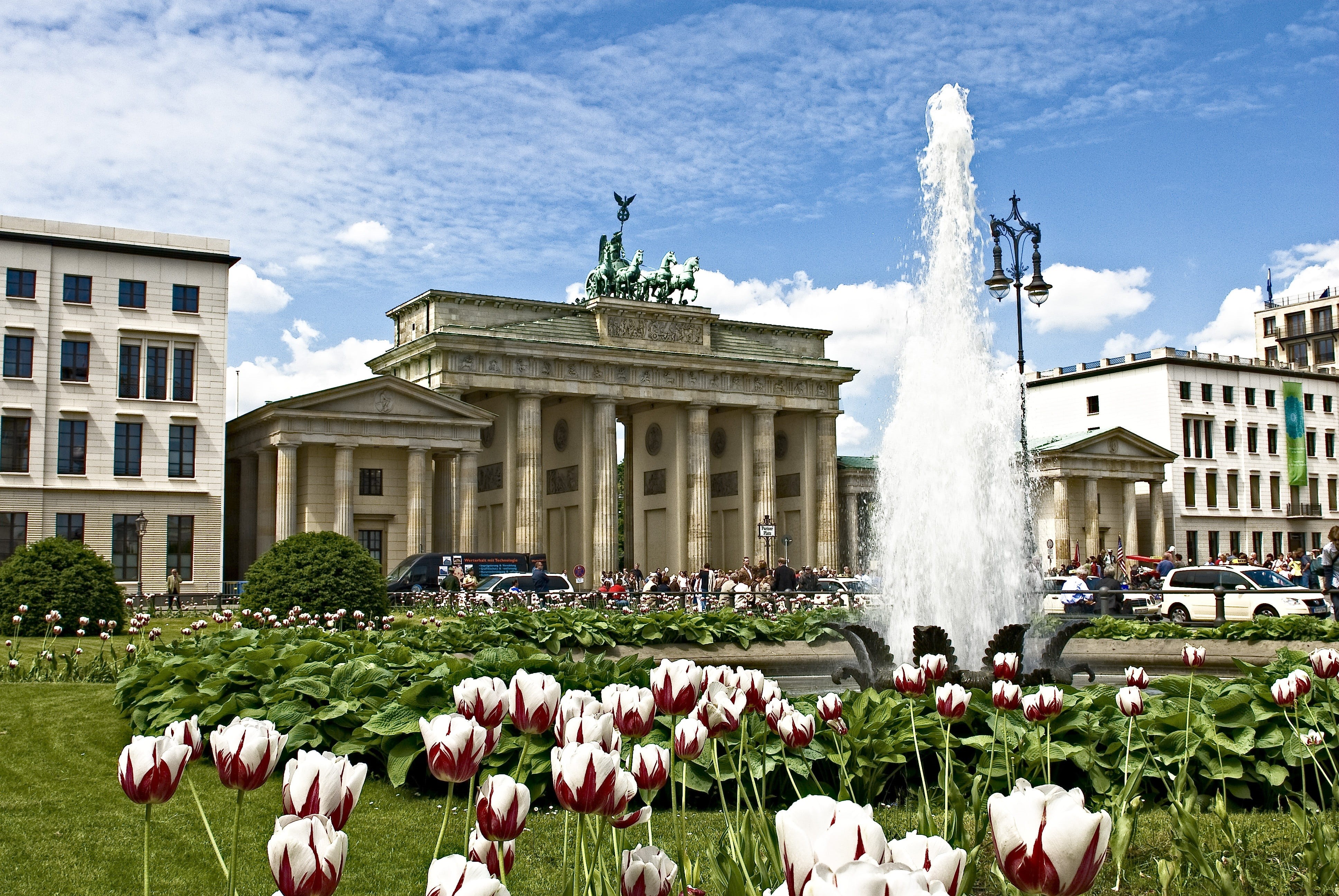 statue, cloud - sky, fountain, architecture, human representation, outdoors, daytime, spraying, flower, day, tulip, places of interest, capital, summer, HD Wallpaper