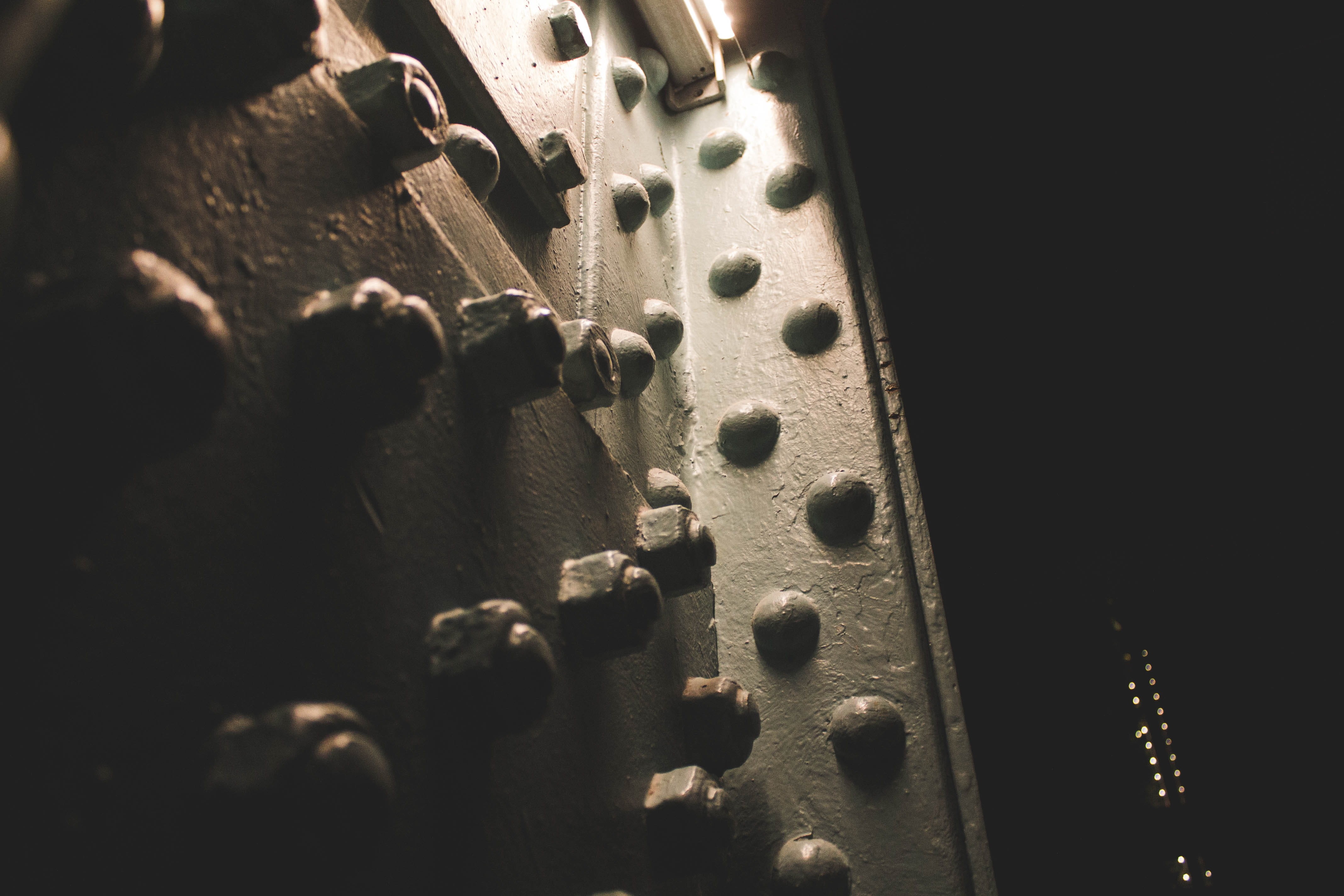 4K, still life, dublin 8, sunlight, indoors, muted, micheal grubb, guinness storehouse, equipment, engineering, architecture, metal, bolt, dublin, large group of objects, HD Wallpaper