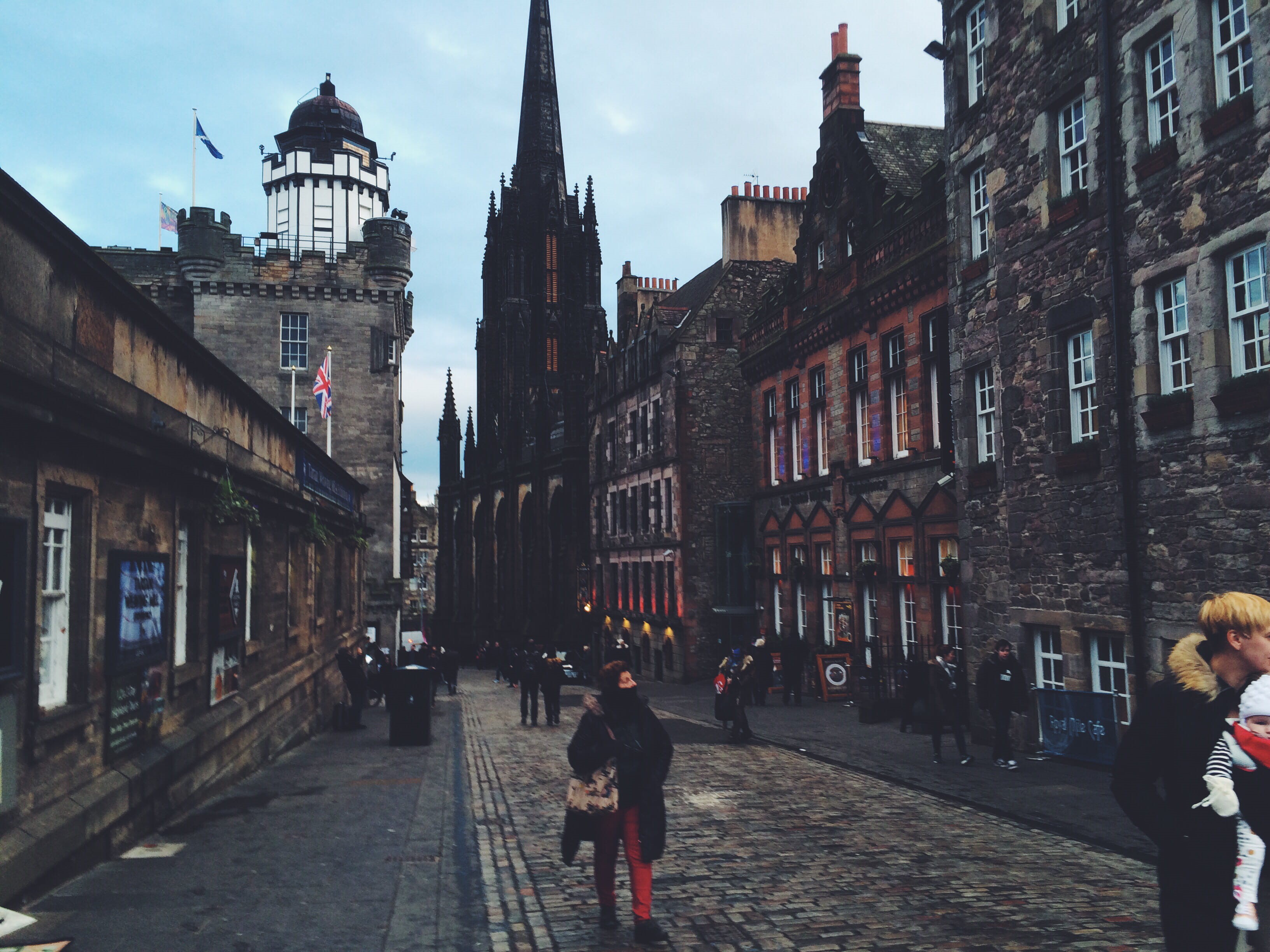 people, street, men, travel destinations, 2K, real people, women, traditional design, united kingdom, edinburgh, day, lifestyles, urban, factory, city life, HD Wallpaper