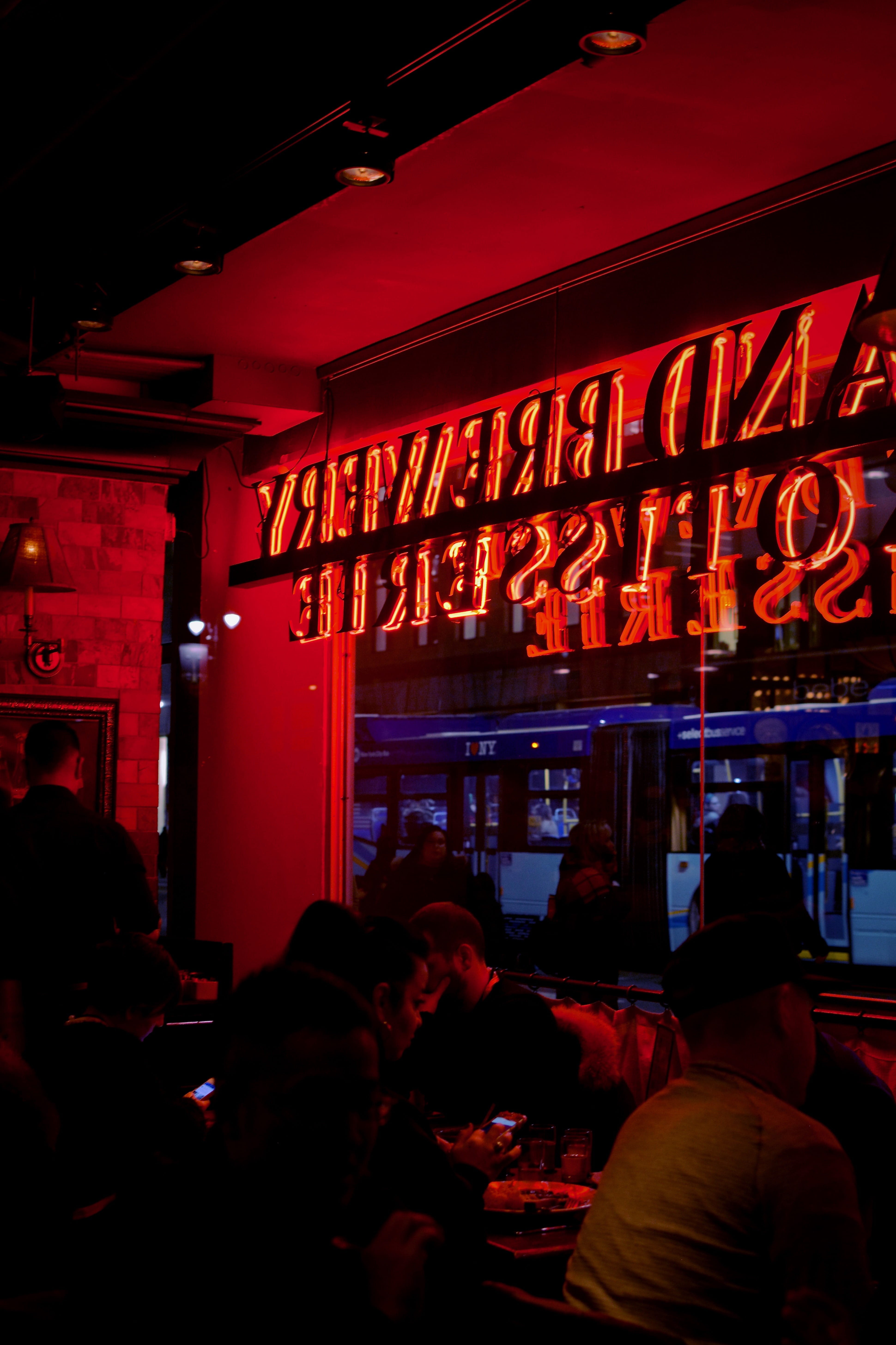retail, adult, cafe, nightlife, night life, brewery, empire state building, person, restaurant, red, human, pub, architecture, light, group of people, background, Phone HD Wallpaper