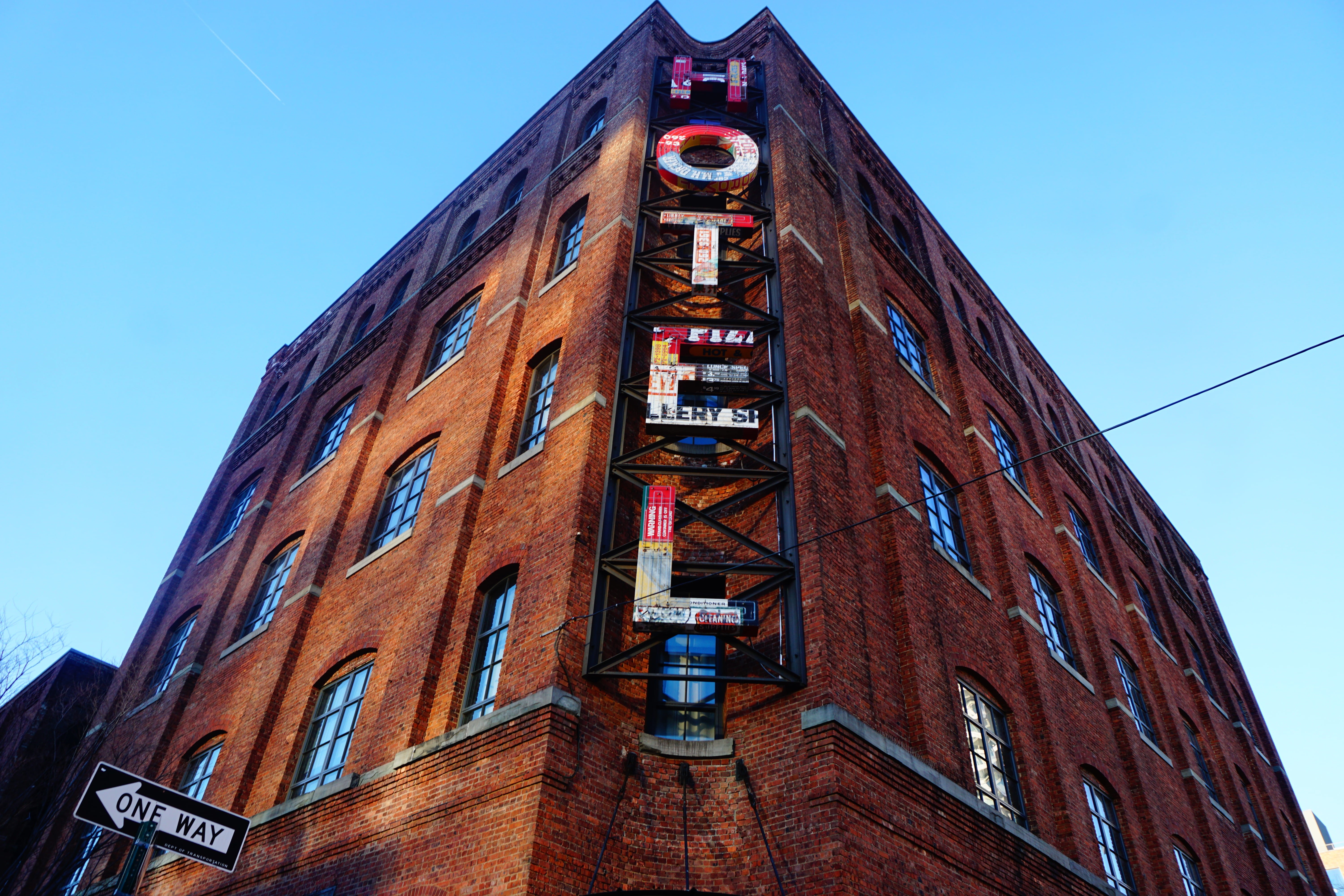 hotel, condo, brewery, metropolis, day, town, tall - high, no people, housing, brick, corner, residential district, dome, architecture, building, old, high rise, HD Wallpaper