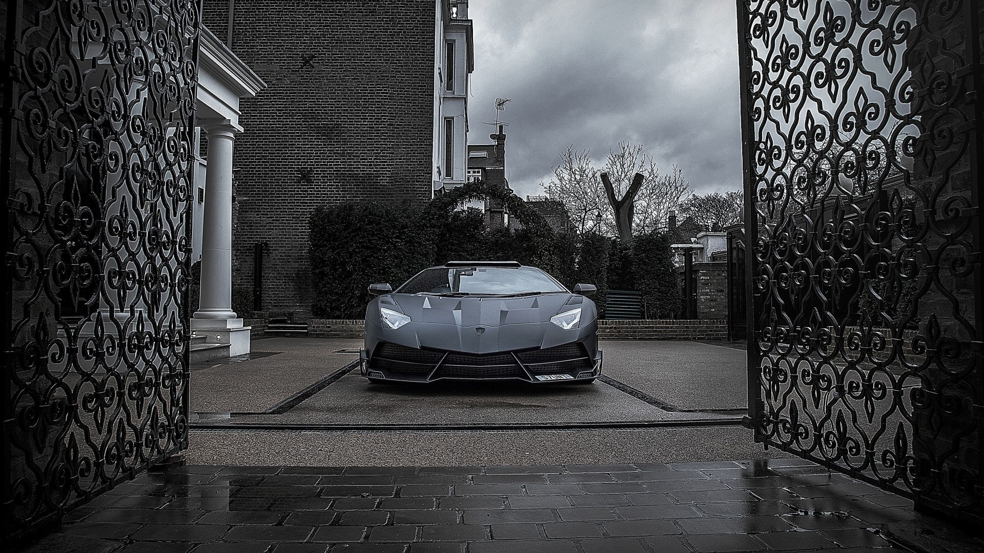 street, car, gates, building exterior, tree, built structure, architecture, motor vehicle, day, transportation, mode of transportation, no people, black, HD Wallpaper