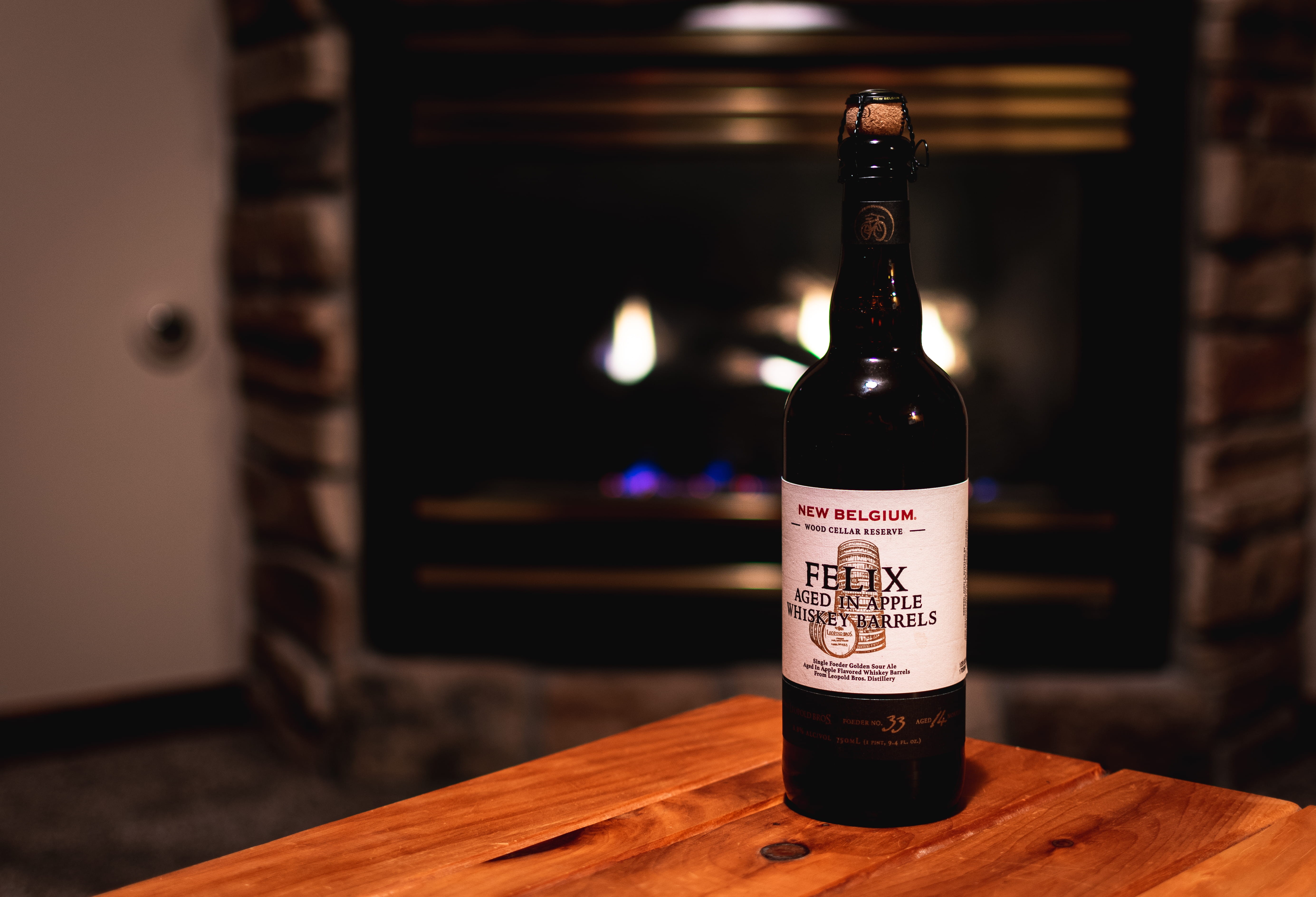 western script, wine bottle, hardwood, wood - material, bar counter, beverage, new belgium, wood, container, liquor, drink, glass - material, warm, food, HD Wallpaper