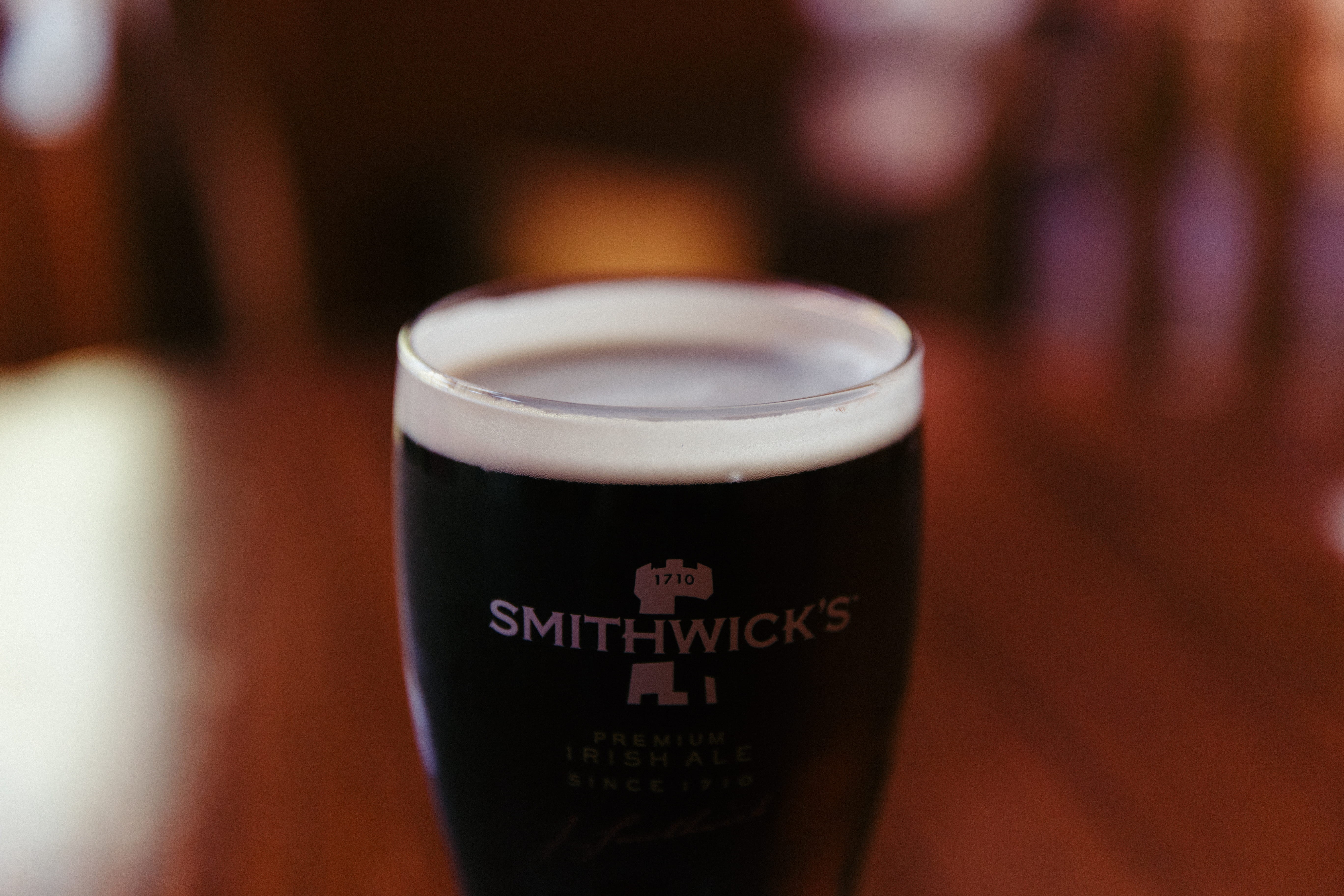 drinking glass, no people, coffee, s, stout, text, 5K, alcohol, close-up, clear, black, smithwick, beer glass, latte, frothy drink, beer - alcohol, household equipment, HD Wallpaper