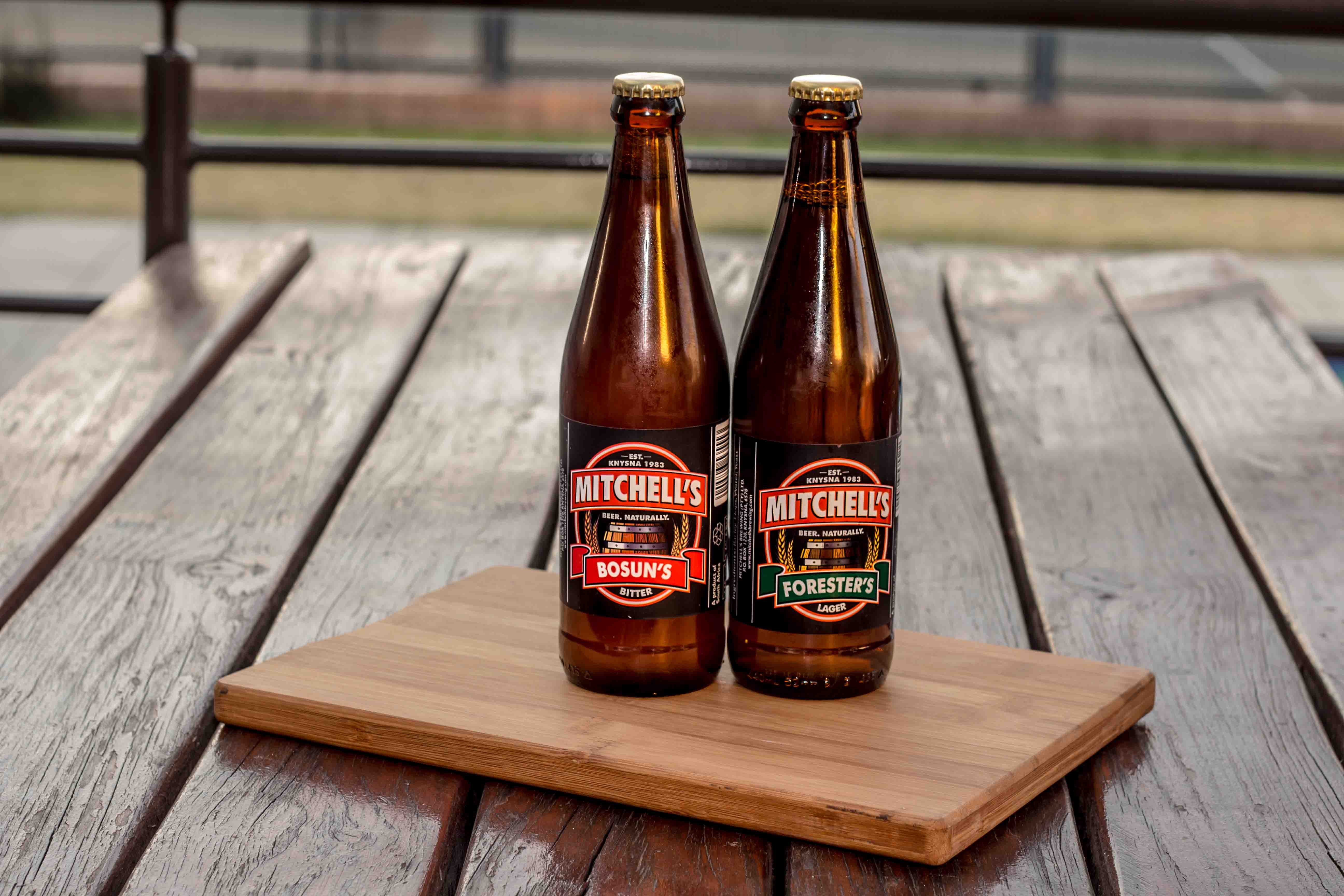 lager, 5K, container, plant, snack, day, bottle, wood, outdoors, beer glass, no people, food and drink, drink, tray, two, brown, porch, plank, bottles, HD Wallpaper
