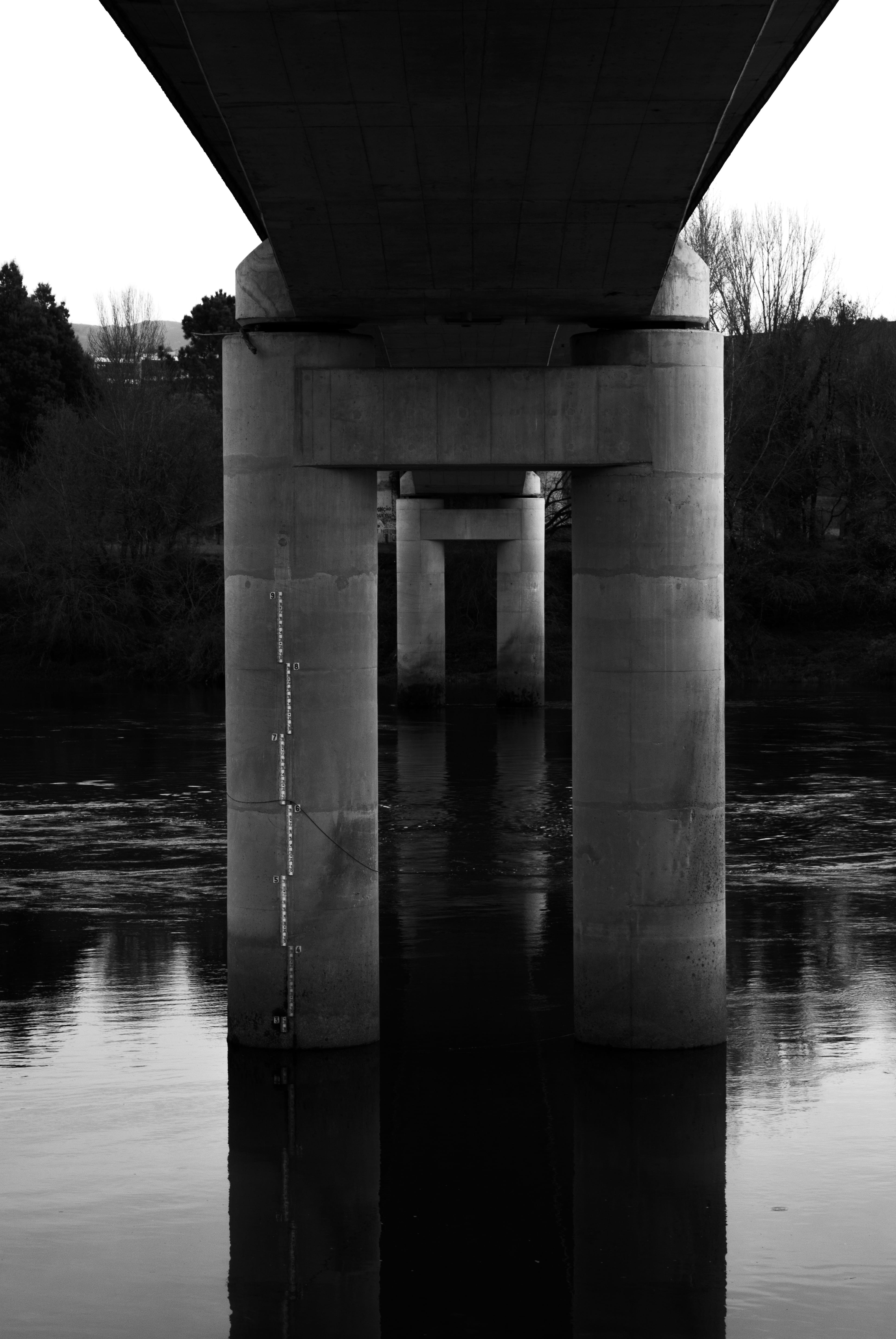 galicia, pontevedra, bridge - man made structure, españa, rio, underneath, reflejos, arquitecture, perspectiva, river, architectural column, no people, Phone HD Wallpaper