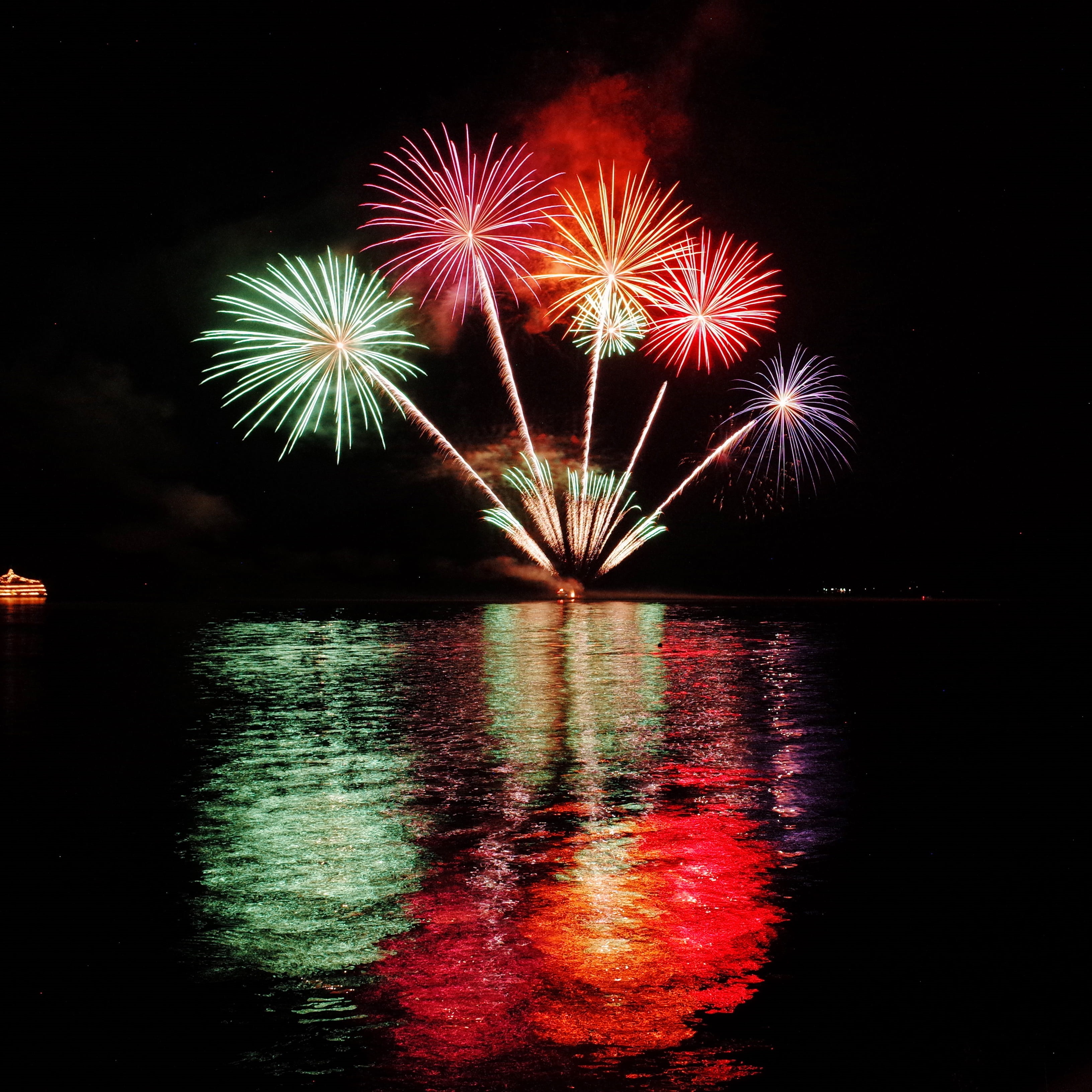 illuminated, multi colored, sky, event, japan, travel, 2K, exploding, seashore, time, reflejo, waterfront, motion, celebration, fireworks, light, glowing, Phone HD Wallpaper