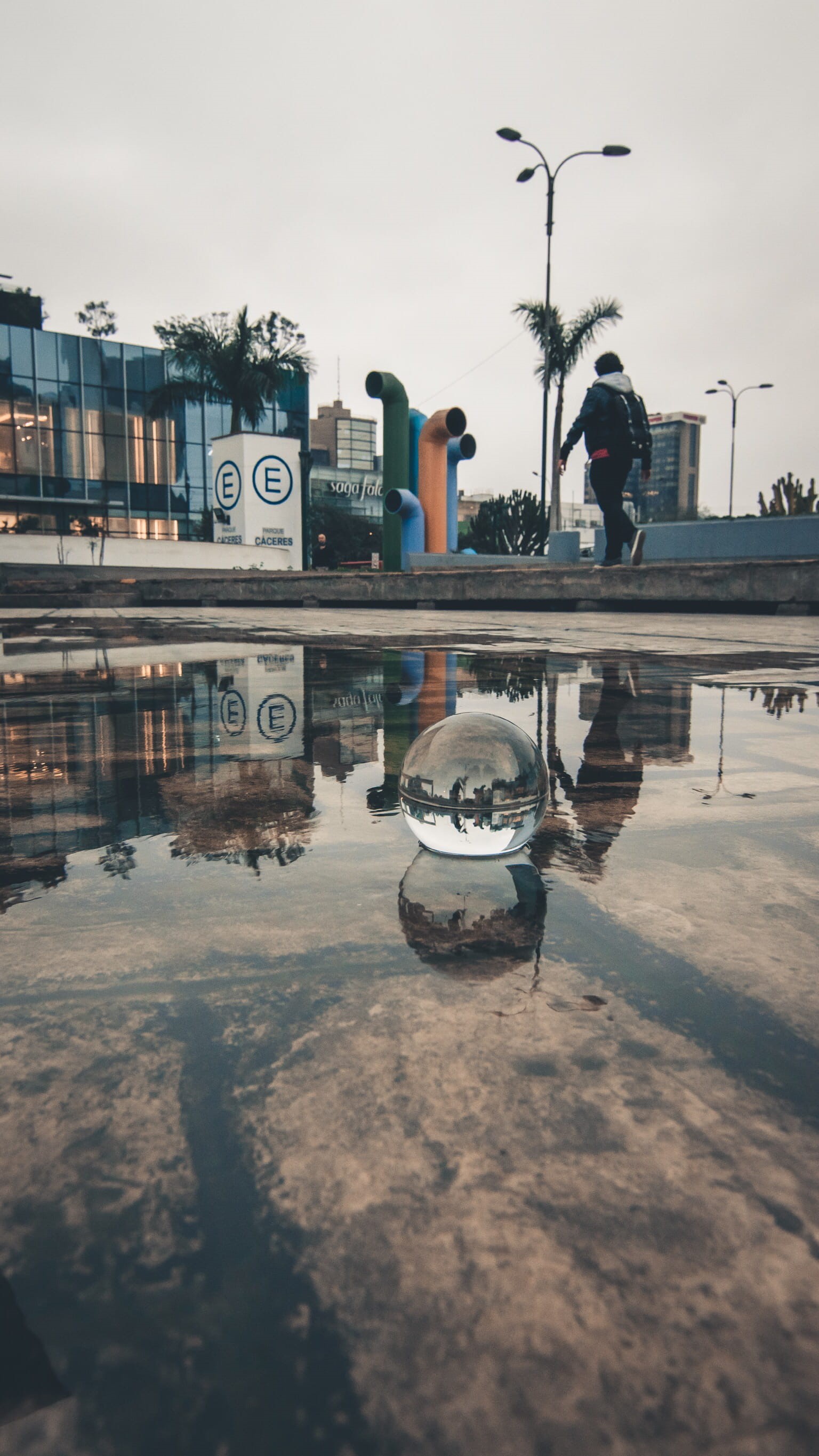 street, outdoors, men, water, city, day, 2K, built structure, nikon, transportation, fotografia, architecture, cristal, one person, real people, photo, Phone HD Wallpaper