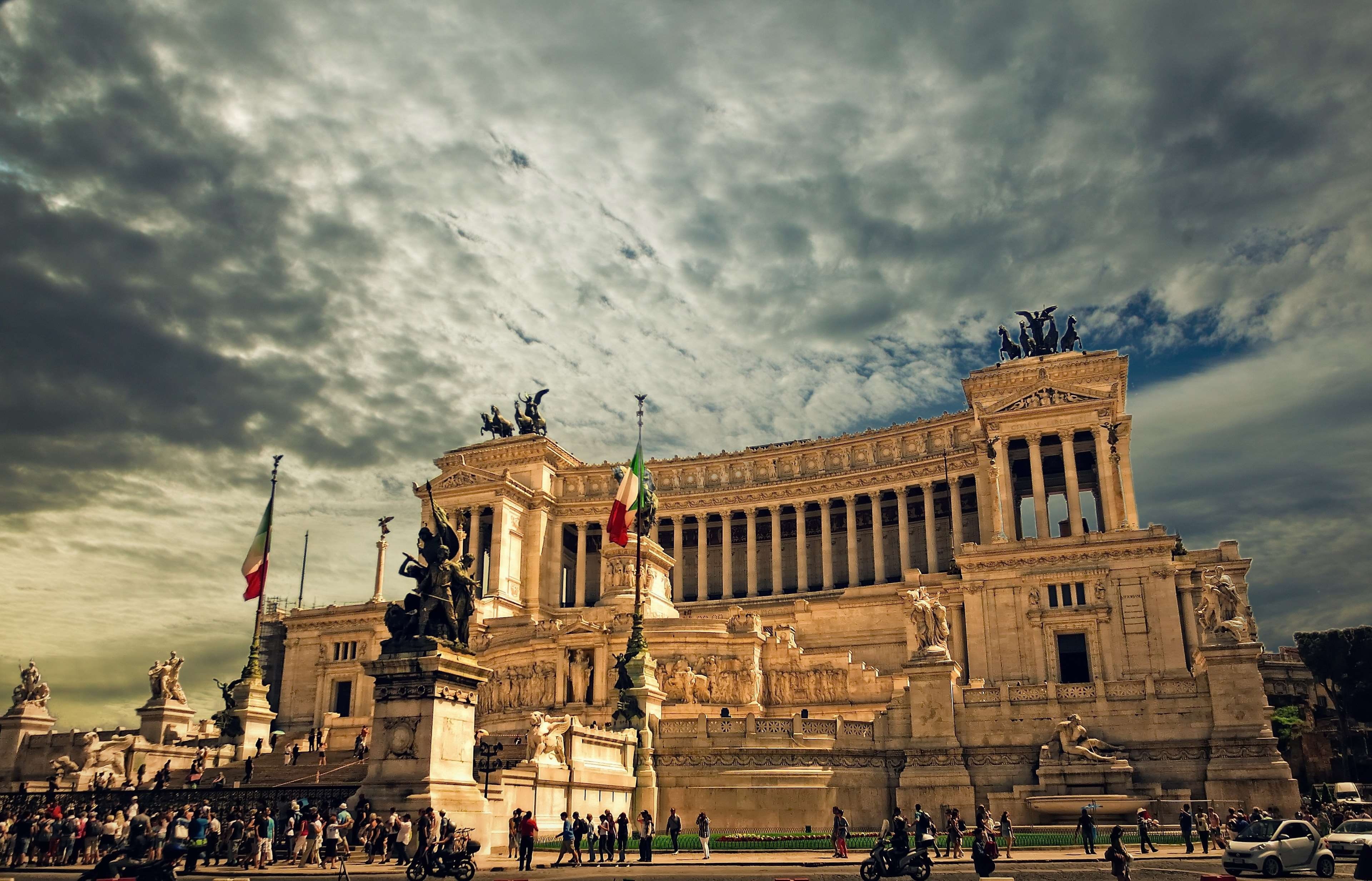 travel destinations, city, outdoors, 4K, architectural column, built structure, government, cloud - sky, architecture, nature, group of people, crowd, HD Wallpaper