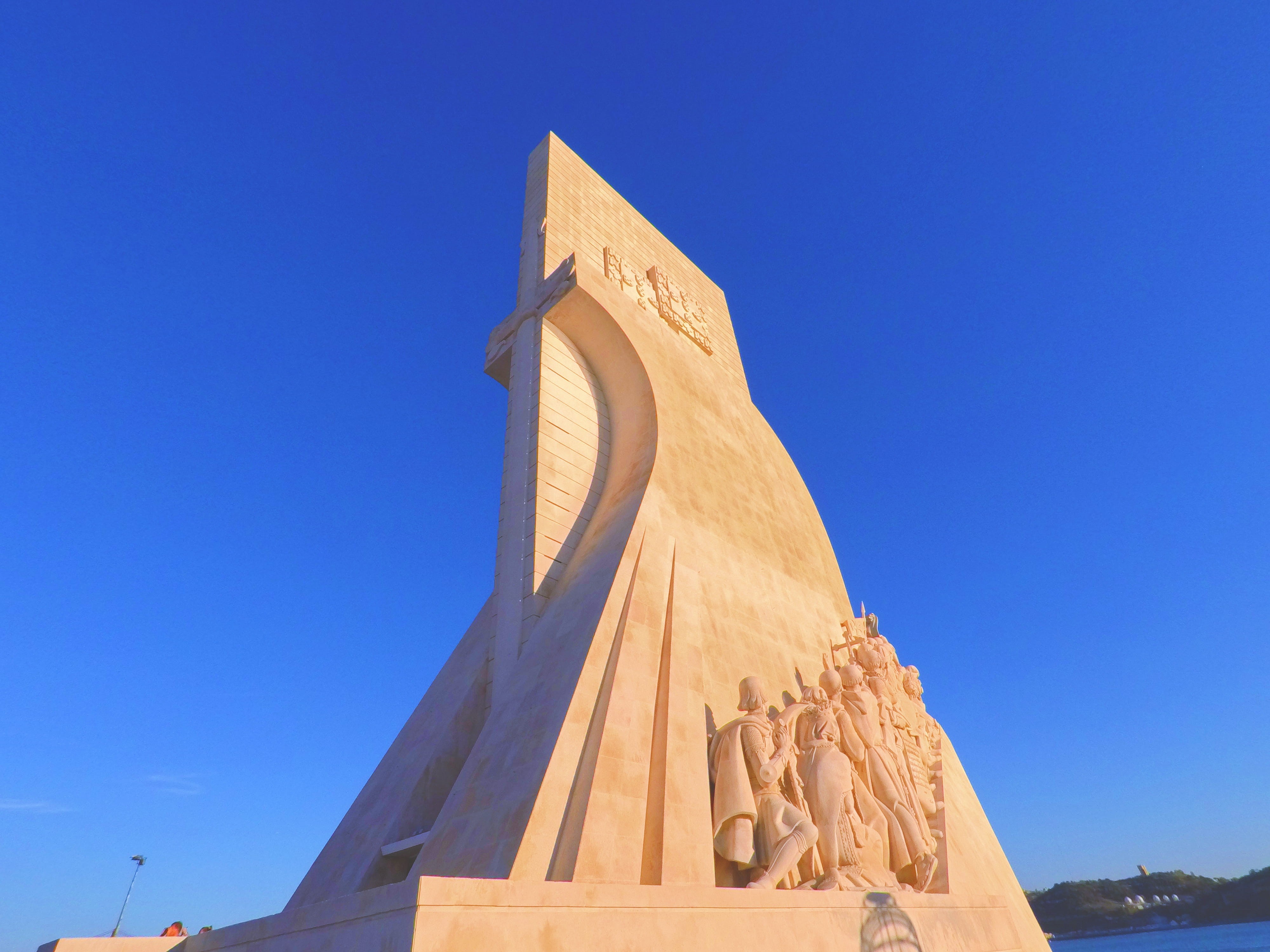 architecture, lisbon, nature, europa, history, clear sky, built structure, sunny, sky, blue, building exterior, 4K, no people, descubrimientos, city, padrão dos descobrimentos, HD Wallpaper
