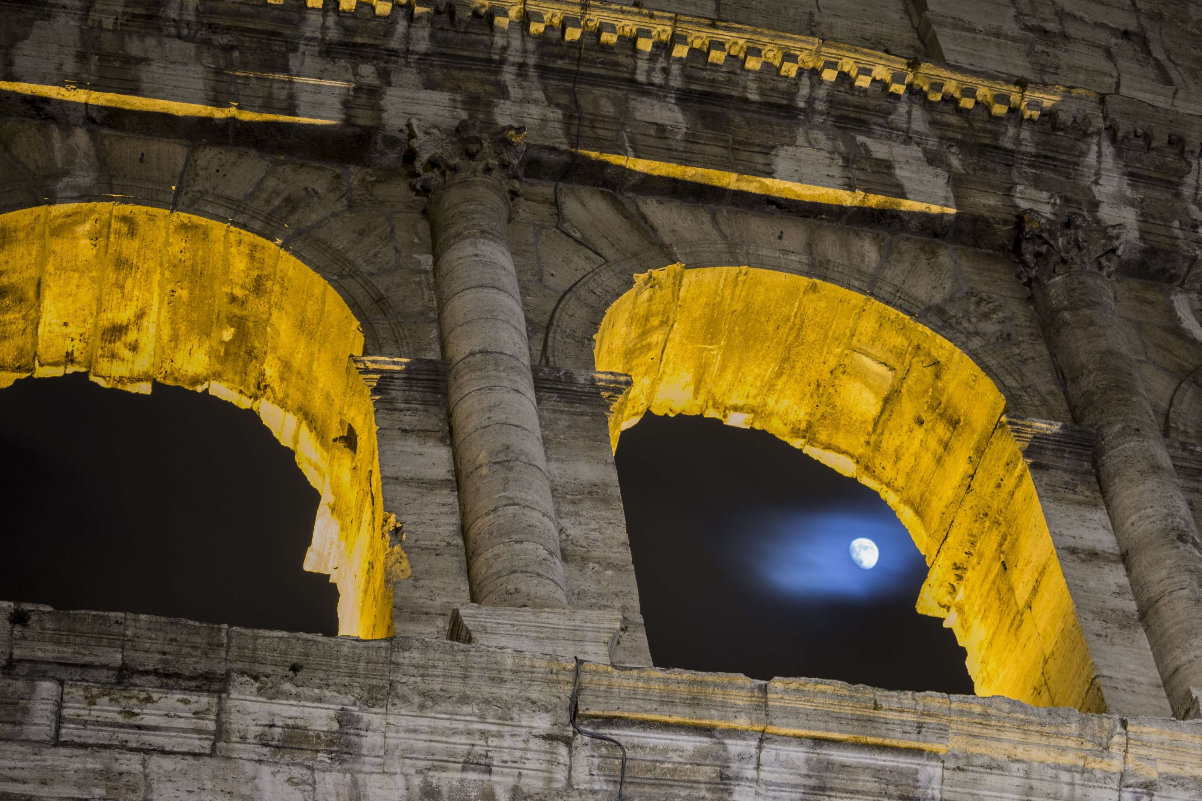 roma, city, citt, arch, architecture, nature, illuminated, travel, italy, monumenti, low angle view, history, luna, no people, night, old ruin, yellow, HD Wallpaper