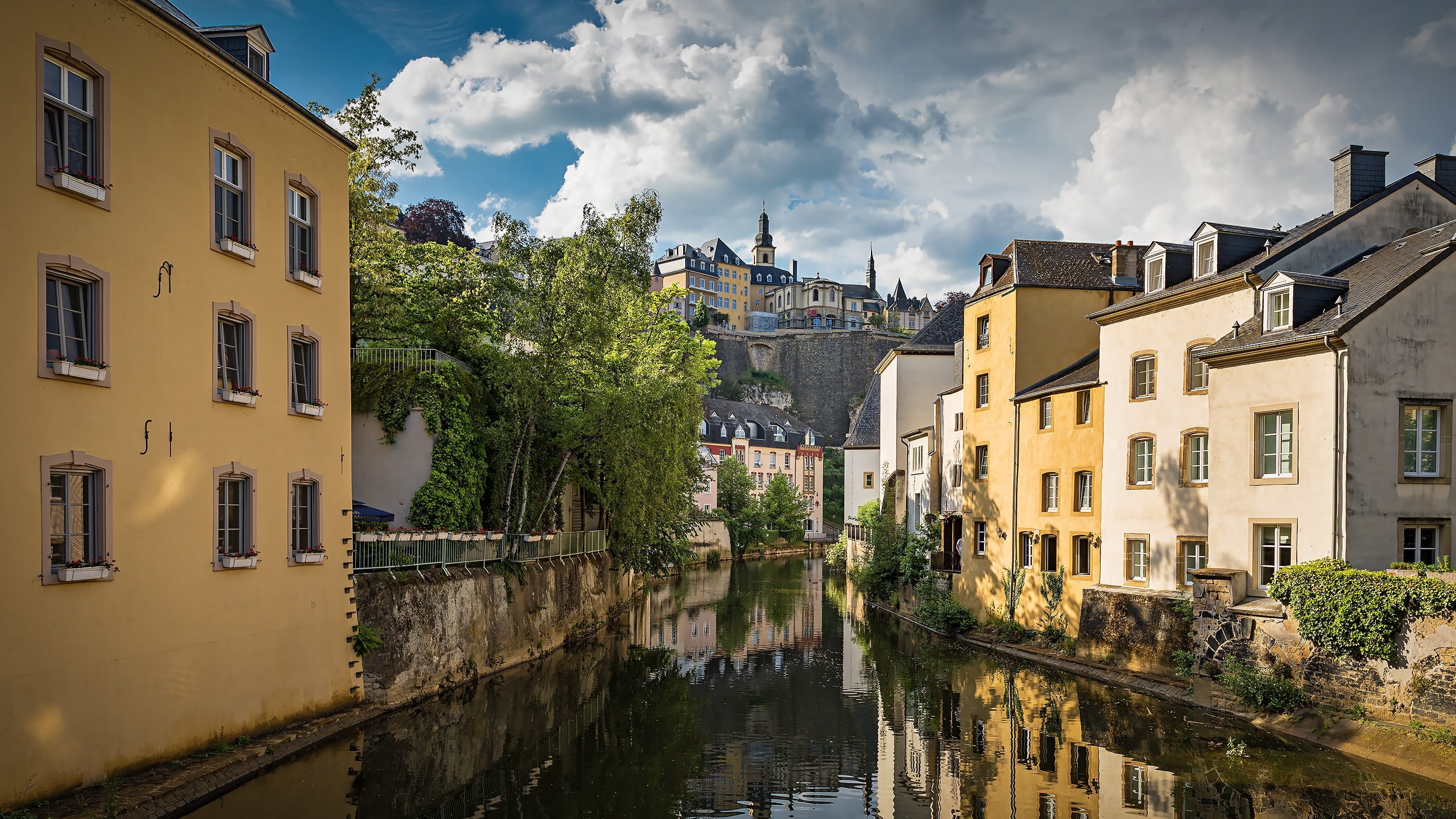 built structure, outdoors, water, canal, residential district, building, buildings, skies, Old Town, 2K, plant, tree, no people, architecture, white, historic old town, HD Wallpaper
