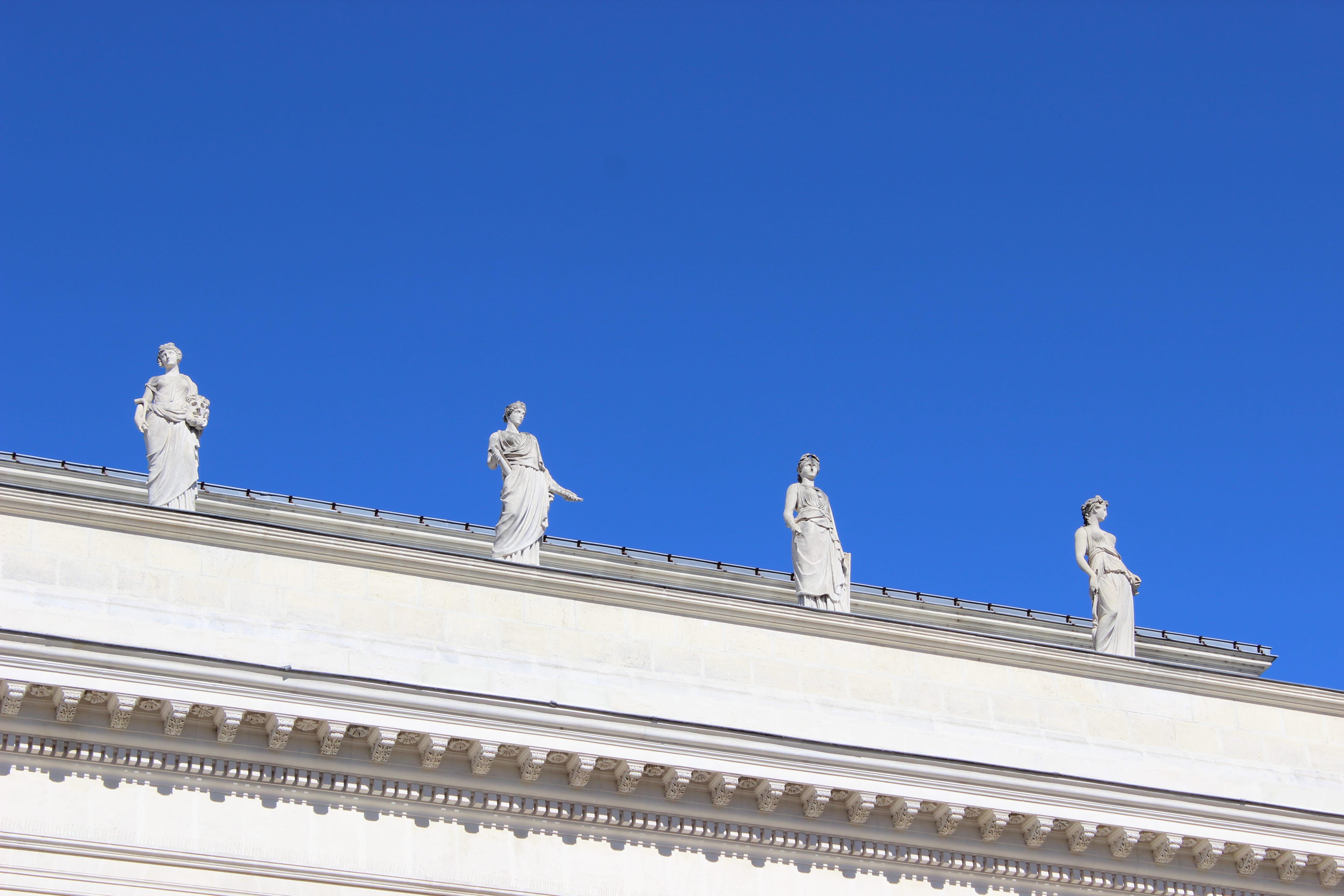 outdoors, clear sky, sculpture, representation, animal wildlife, statues, 5K, nantes, sky, human, day, built structure, human representation, column, art and craft, HD Wallpaper