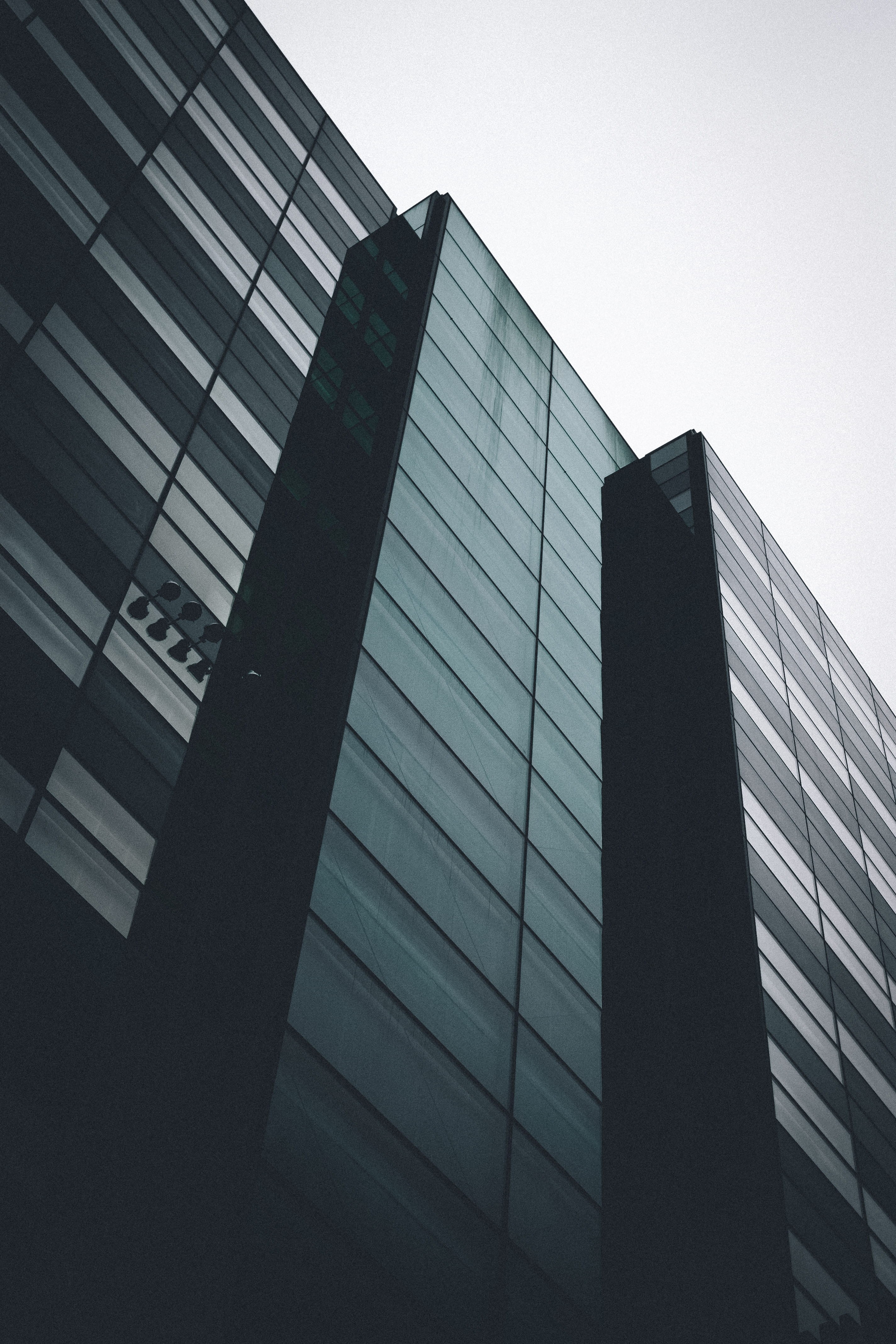 skyline, city, low angle view, office, urban, architectural design, outdoors, london, built structure, finance, design, white, 4K, black, architecture, Phone HD Wallpaper