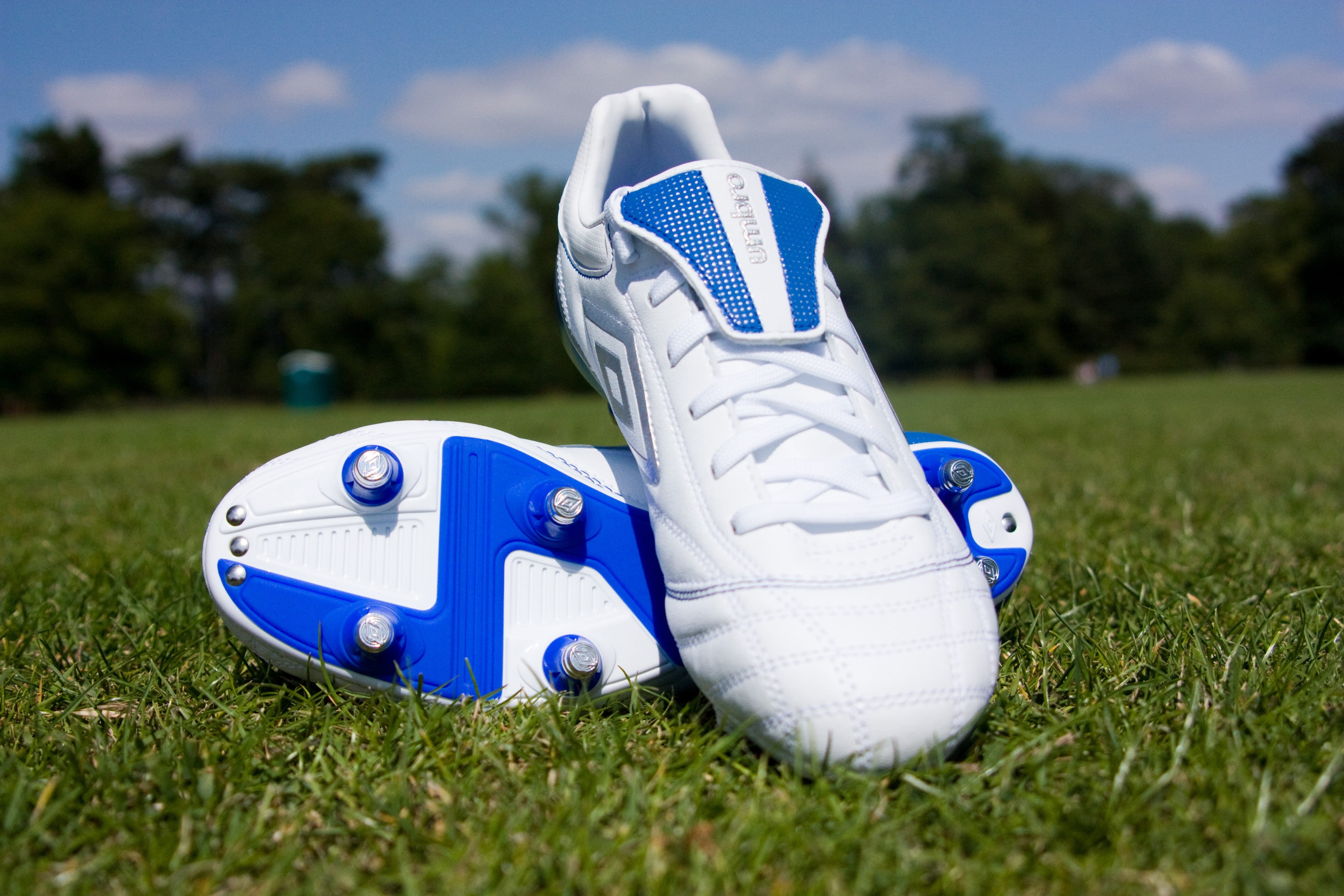 famous, green color, photo, world, green, player, grass, sports equipment, blue, pair, england, soccer, team, cup, park, boots, outdoors, barcelona, chelsea, HD Wallpaper