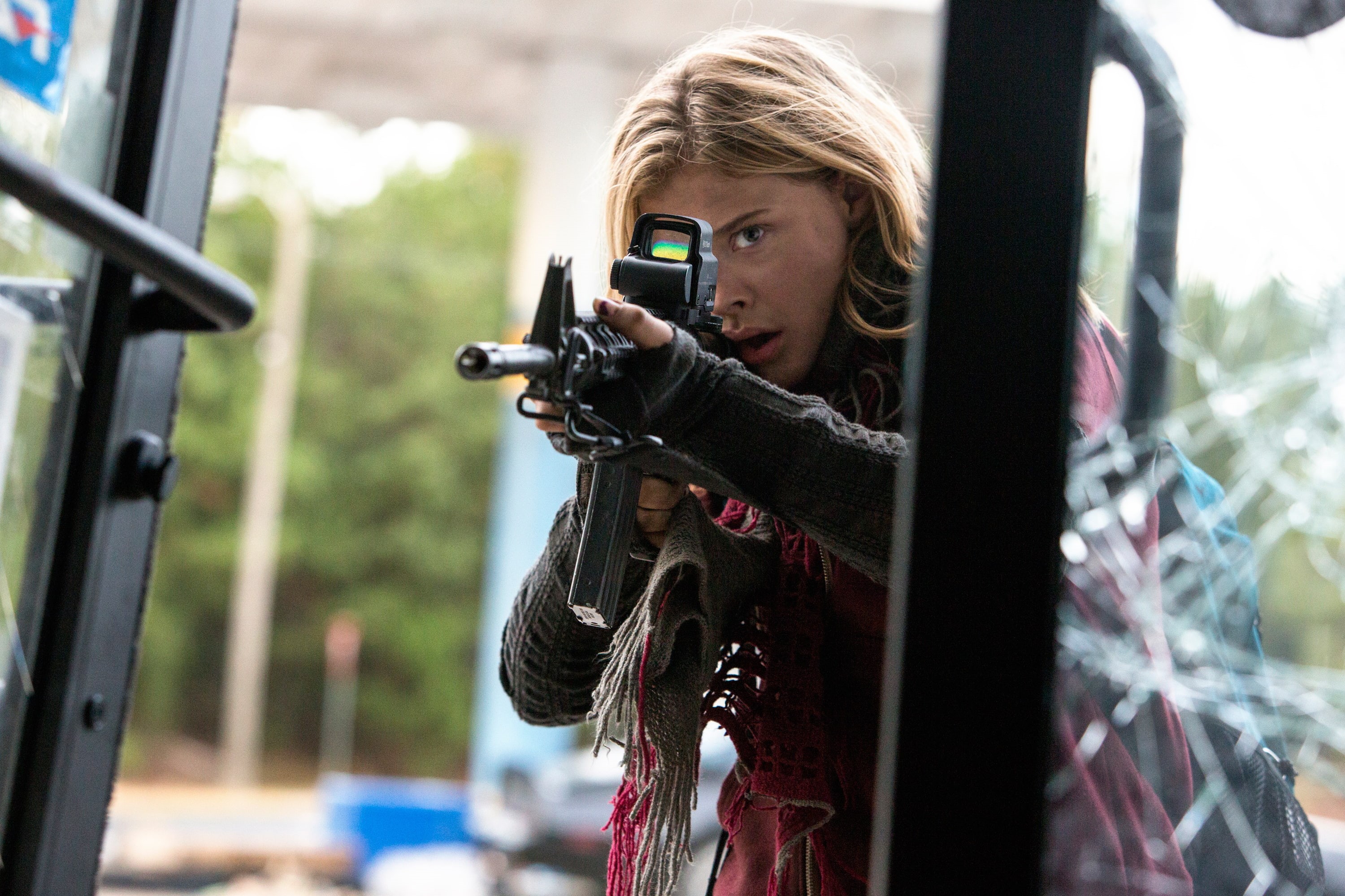 holding, headshot, fifth, women, gun, outdoors, wave, weapon, day, 2K, selective focus, one person, The 5th Wave, leisure activity, real people, HD Wallpaper