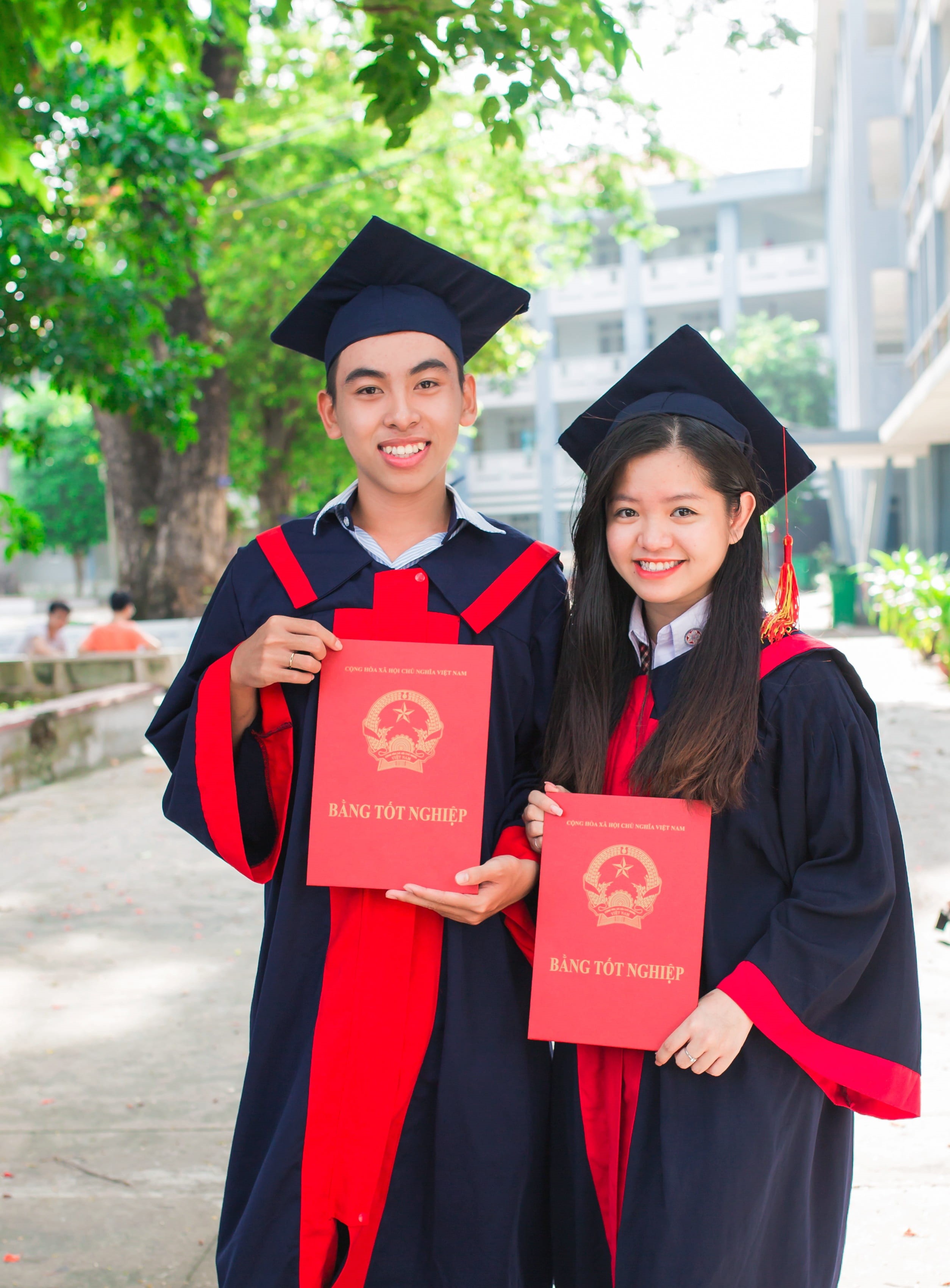 friendship, man, woman, fun, college, together, cheerful, young, team, standing, mortarboard, success, graduation gown, teenagers, achievement, girl, person, Phone HD Wallpaper