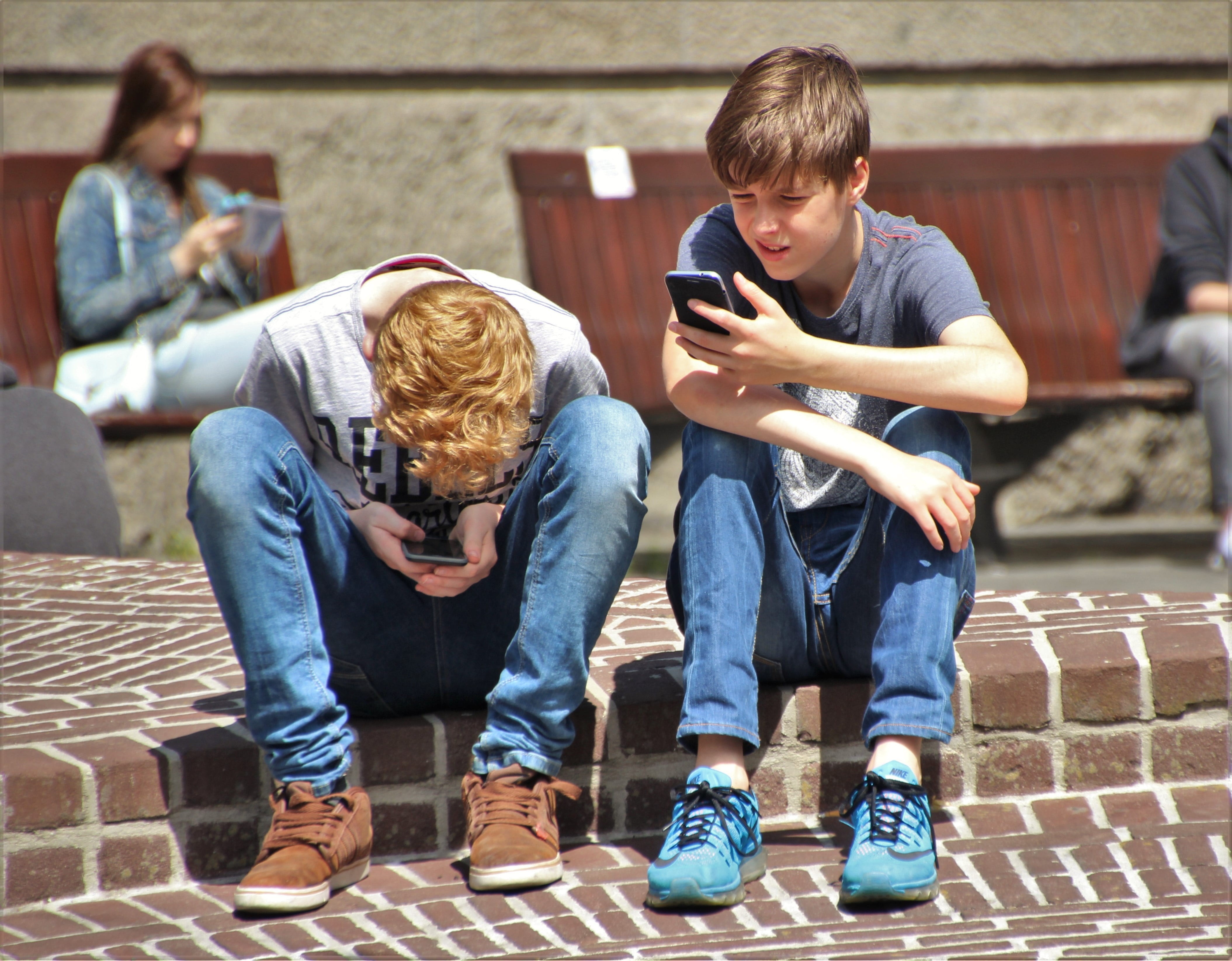 casual, connection, communication, cellular, playing, jeans, using phone, hand, daytime, gaming, fun, looking, group of people, adolescence, student, casual clothing, HD Wallpaper