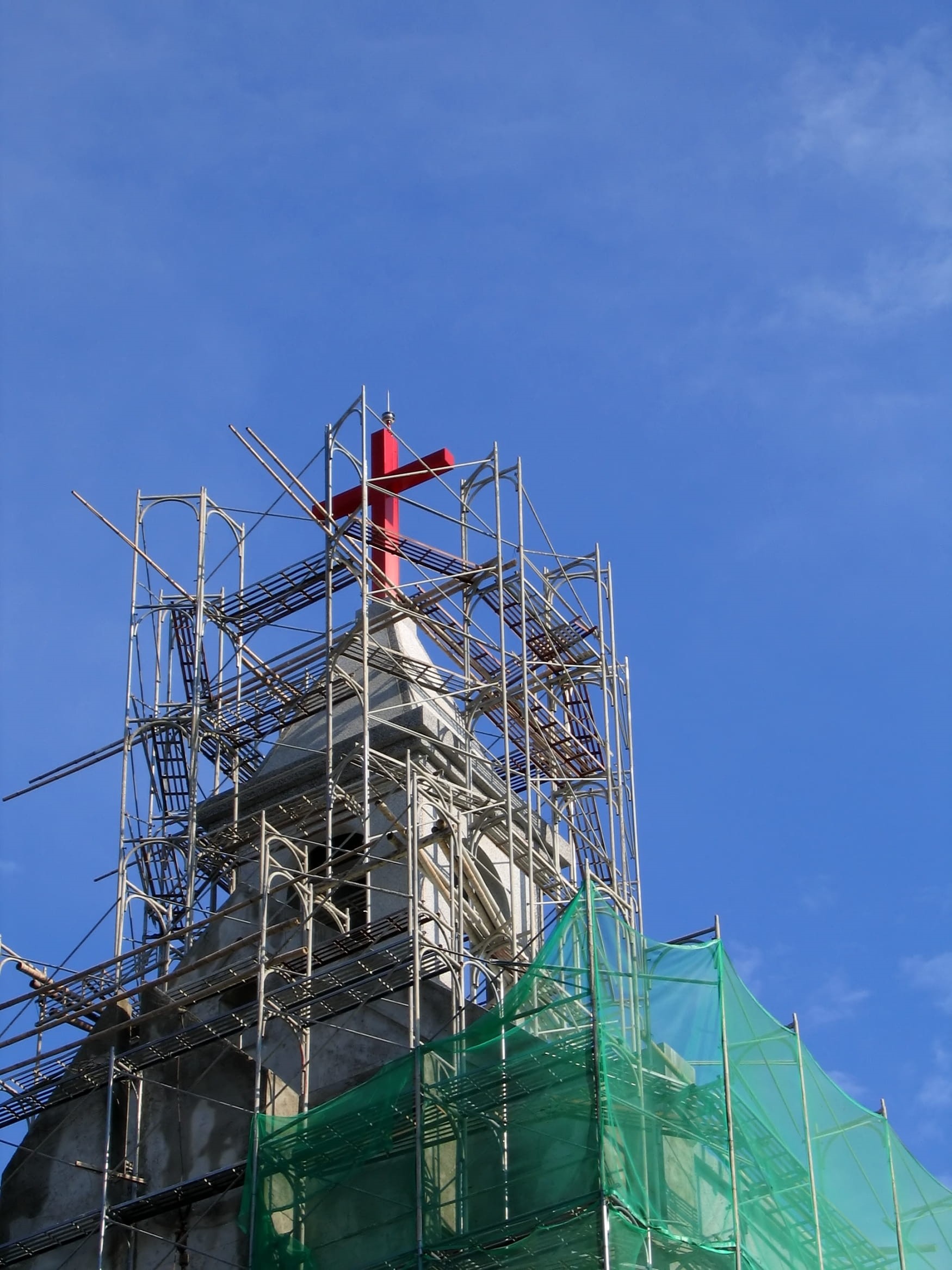 bamboo, construction site, supernatural, building exterior, red, religion, cross, day, 1080P, scaffolding, poles, low angle view, no people, heaven, window, Phone HD Wallpaper