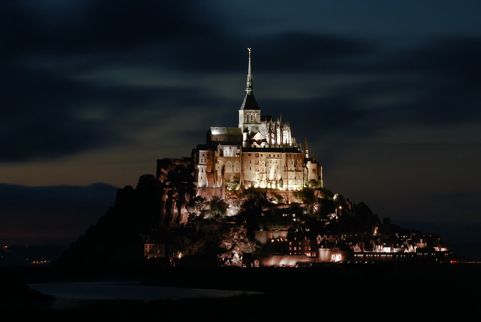 nature, building, abbey, island, building exterior, place of worship, water, spirituality, history, outdoors, no people, belief, night, Mont-Saint-Michel, HD Wallpaper
