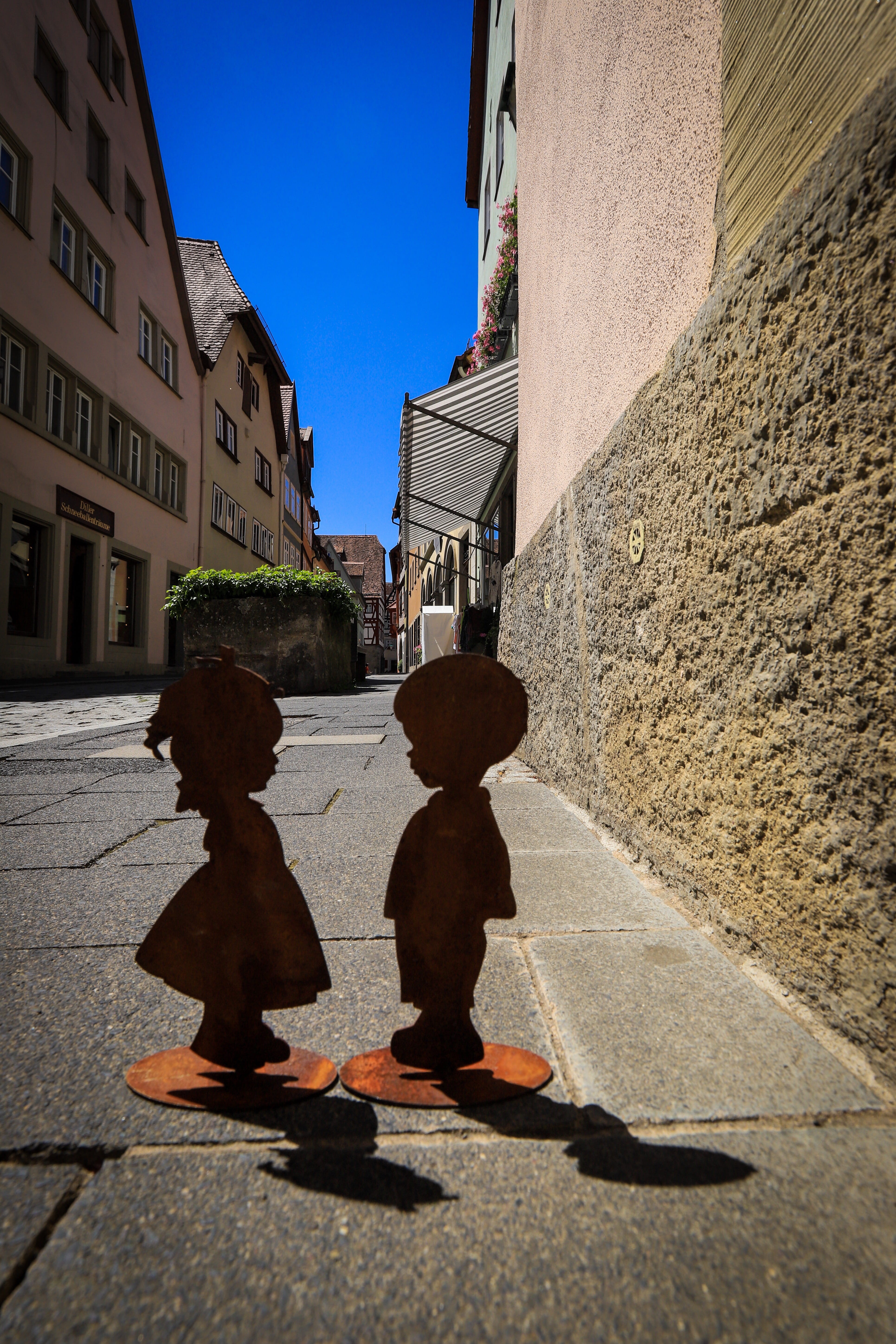 nature, footpath, #littlethingsinlife, day, shadow, 5K, outdoors, men, rothenburg ob der tauber, street, clear sky, sunlight, architecture, street art, Phone HD Wallpaper