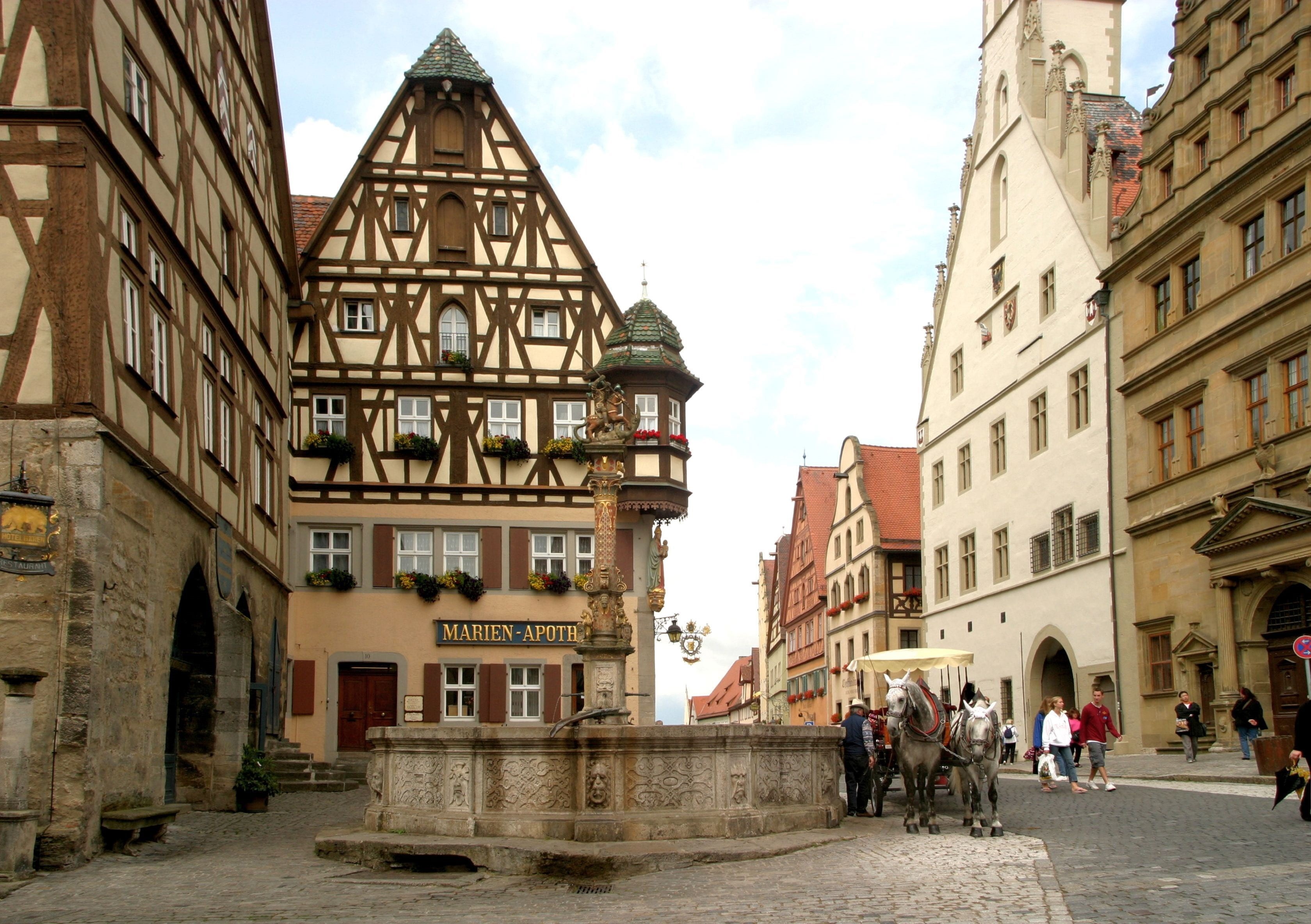 real people, sky, women, town, lifestyles, history, adult, 2K, travel destinations, architecture, the past, men, outdoors, street, group of people, rothenburg of the deaf, HD Wallpaper