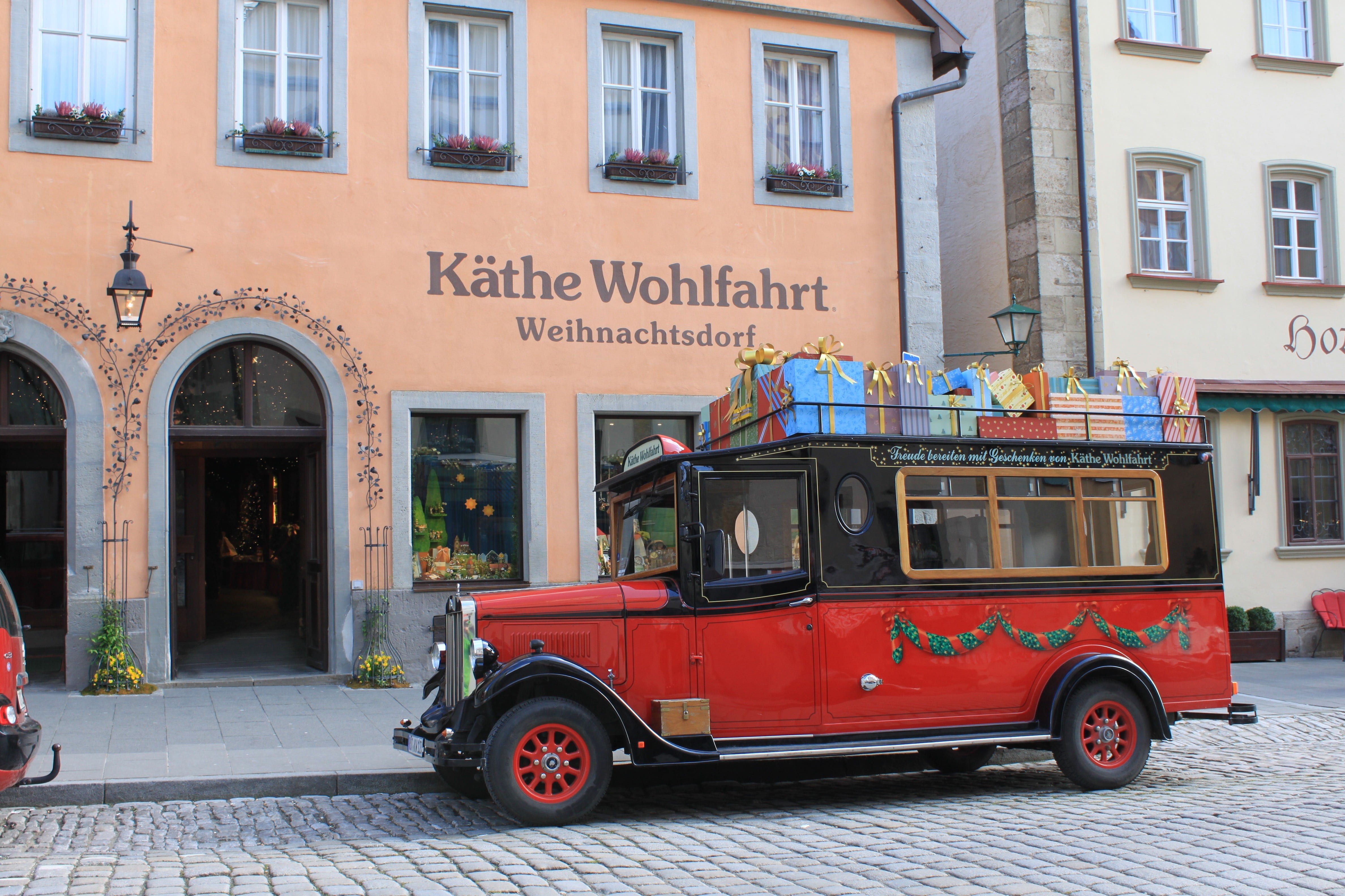 t, outdoors, architecture, western script, travel, city, rothenburg o, street, building, communication, transportation, land vehicle, käthe wohlfahrt, mode of transportation, HD Wallpaper