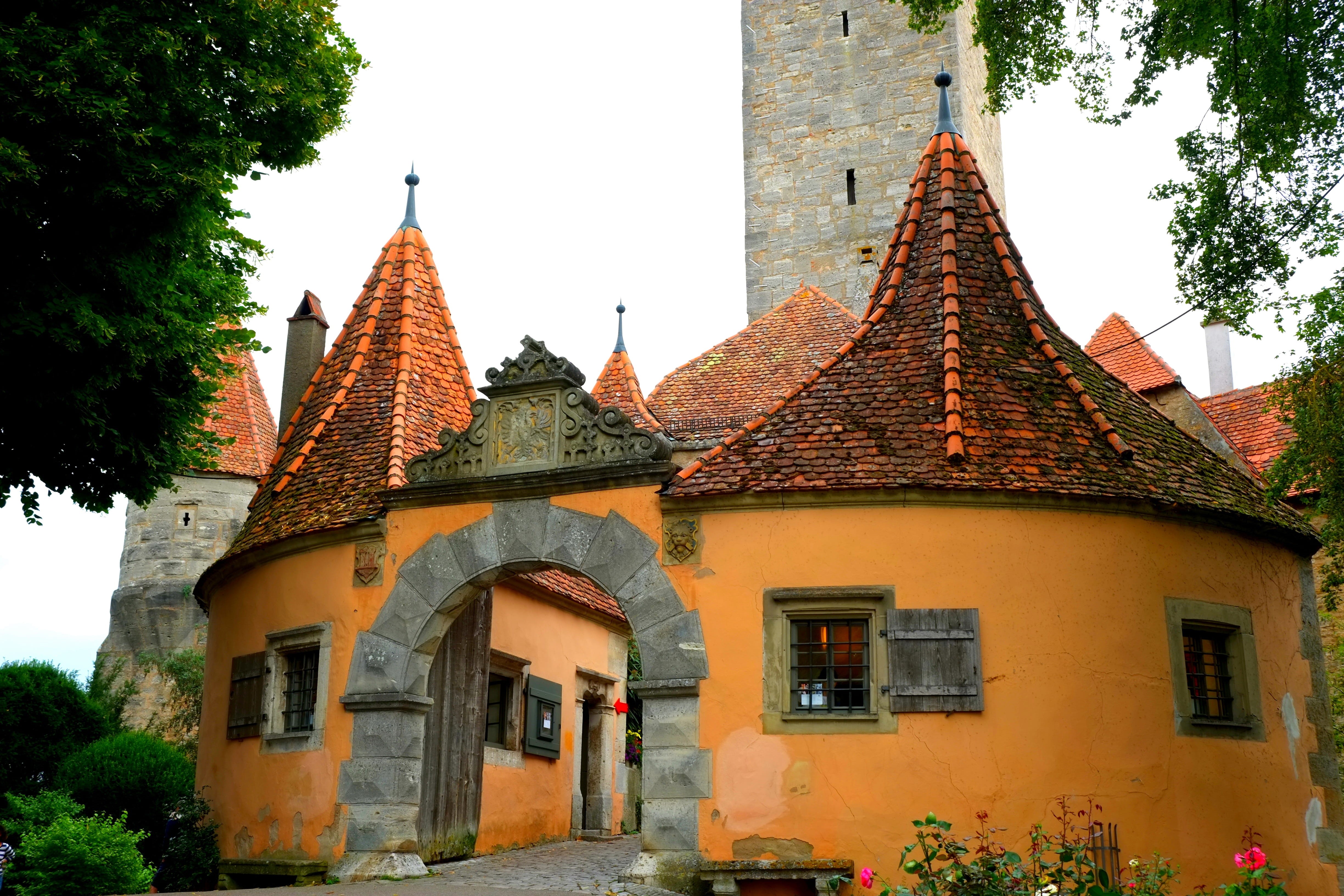 castle wall, outdoors, place of worship, built structure, no people, facade, day, castle building, castle, house, building exterior, spire, historically, HD Wallpaper