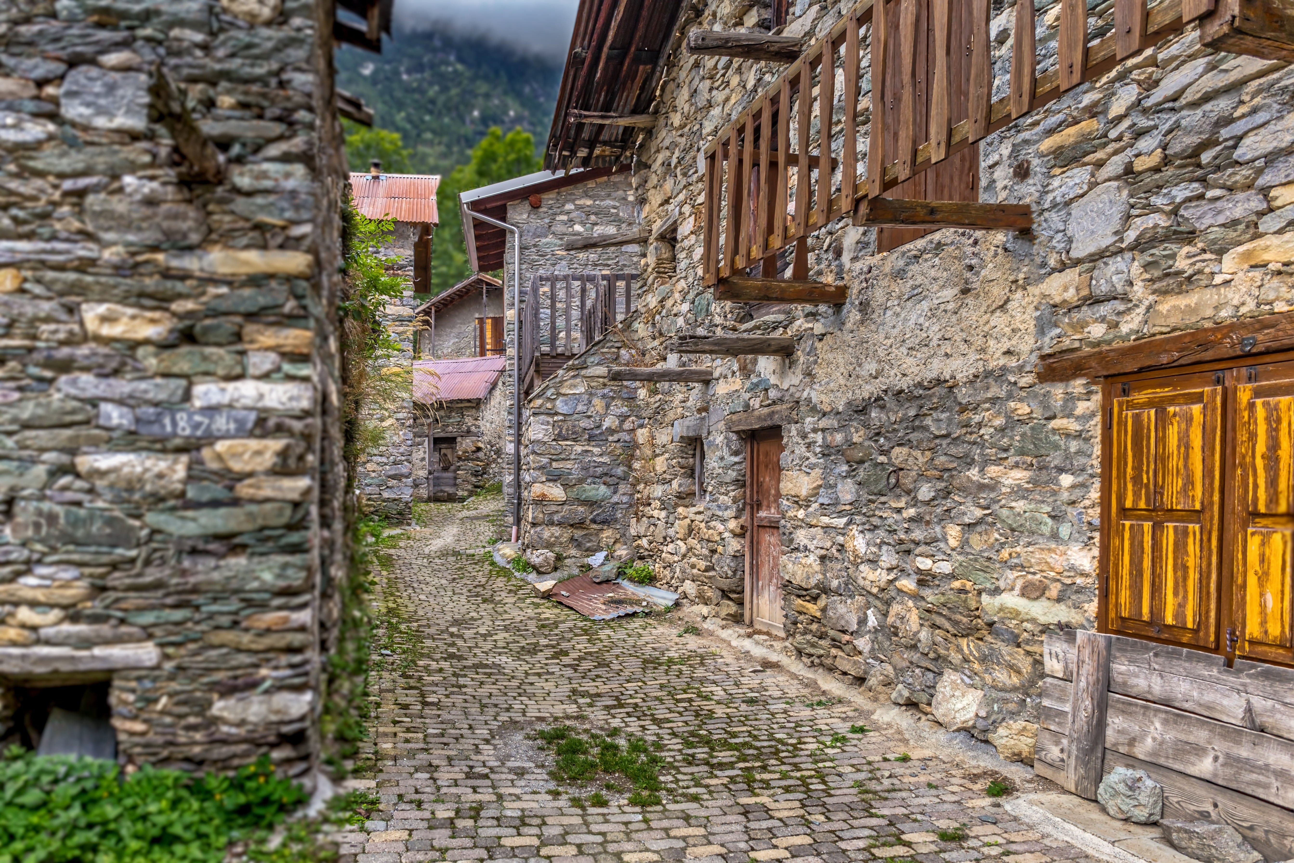 cobbled, no people, 5K, old, architecture, wall - building feature, residential district, street, stone wall, building, walkway, stone, travel destinations, HD Wallpaper