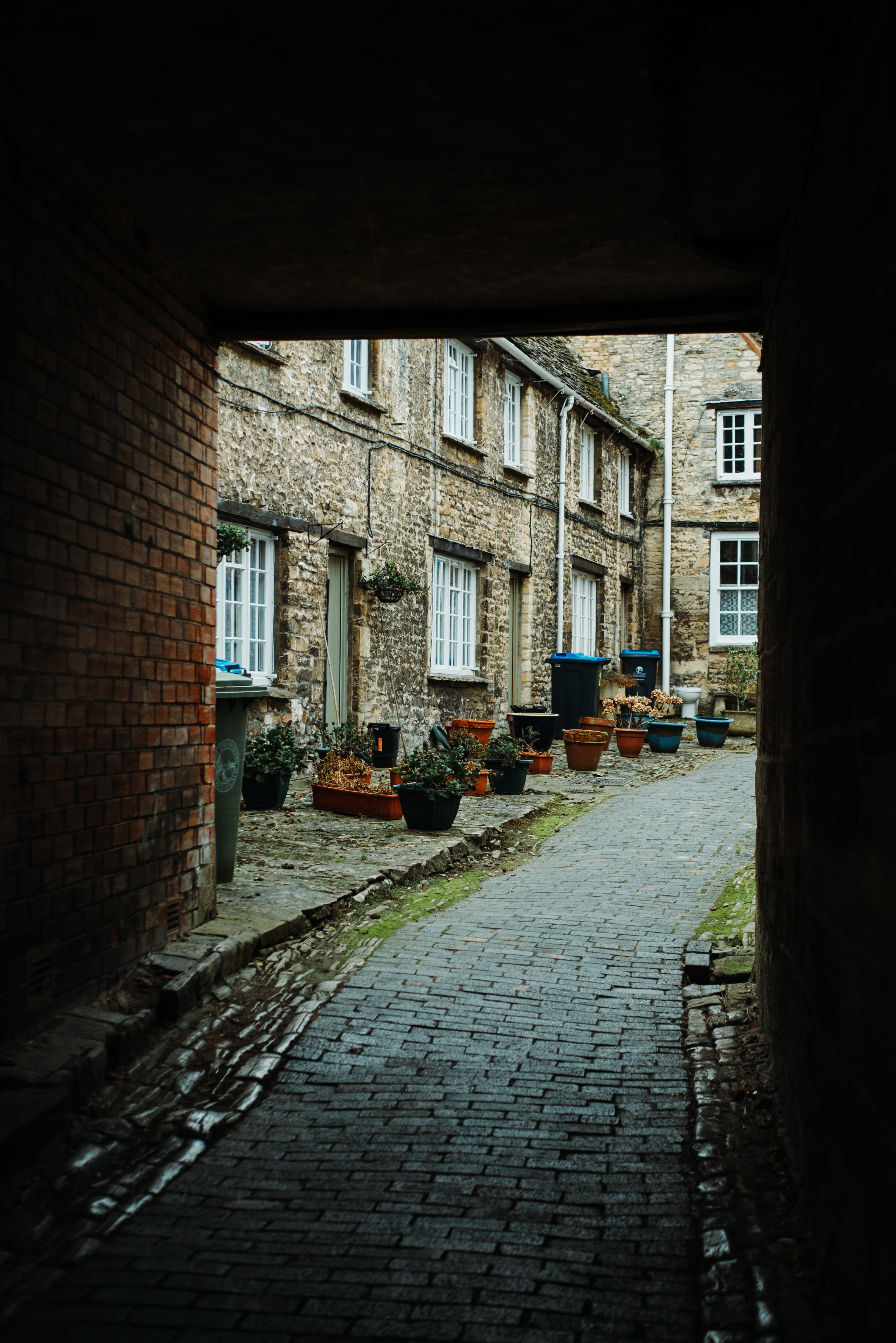 wall, wet, winter, paving stone, flagstone, residential district, 4K, terrace, motor vehicle, outdoors, walkway, city, building, no people, cotswold, day, Phone HD Wallpaper