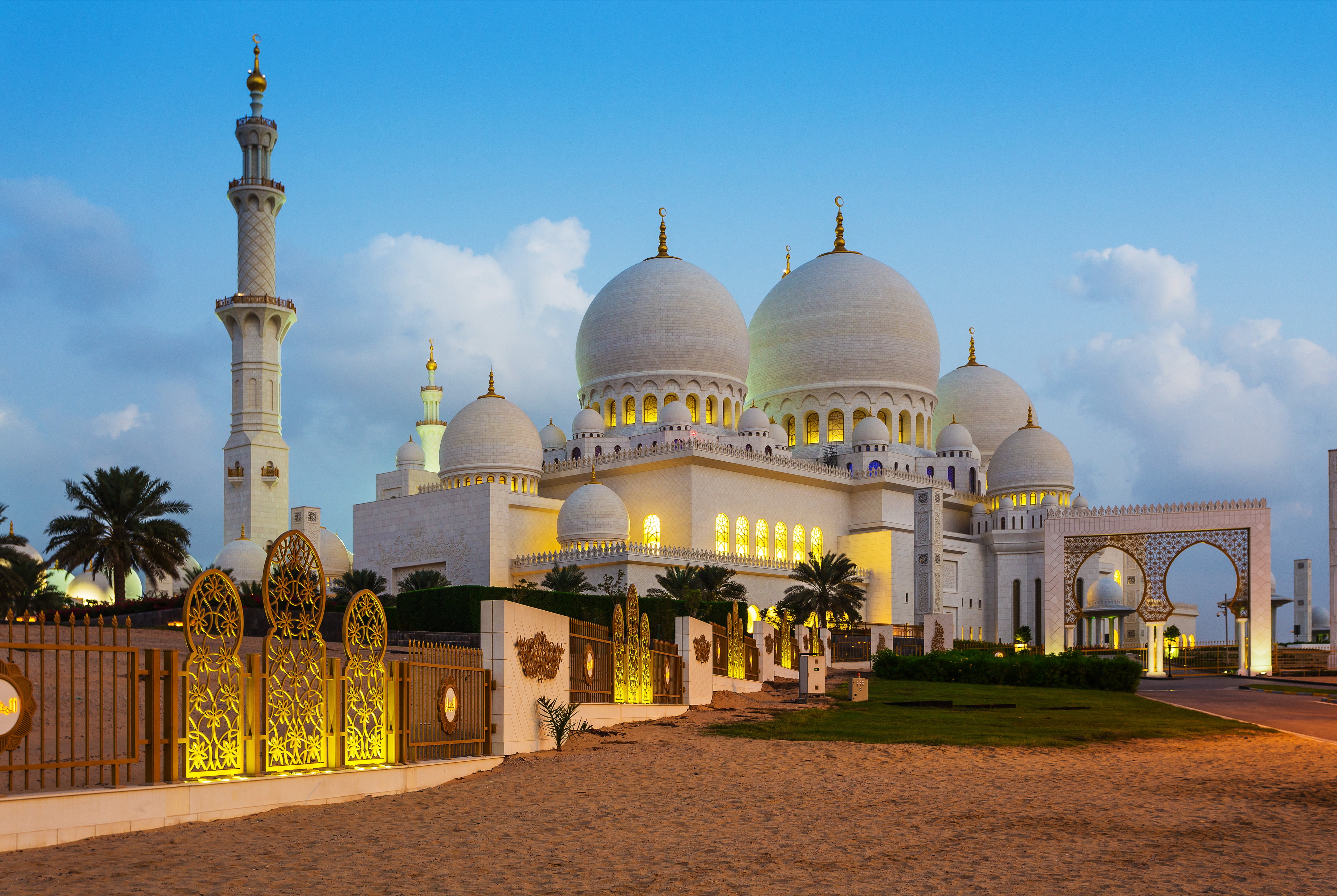 history, Palace, arch, lawn, UAE, belief, 5K, place of worship, Abu Dhabi, the fence, travel, dome, building exterior, tourism, architecture, tower, mahal, HD Wallpaper