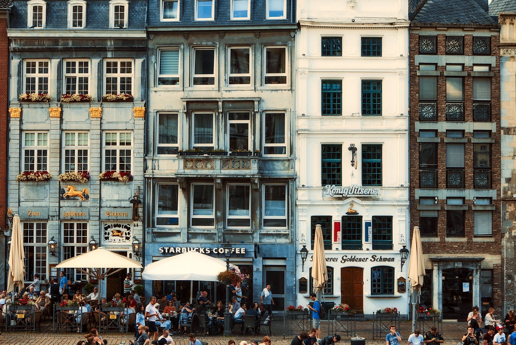 cityscape, group of people, building, large group of people, men, downtown, window, city, lifestyles, table, day, building exterior, outdoors, crowd, buildings, HD Wallpaper