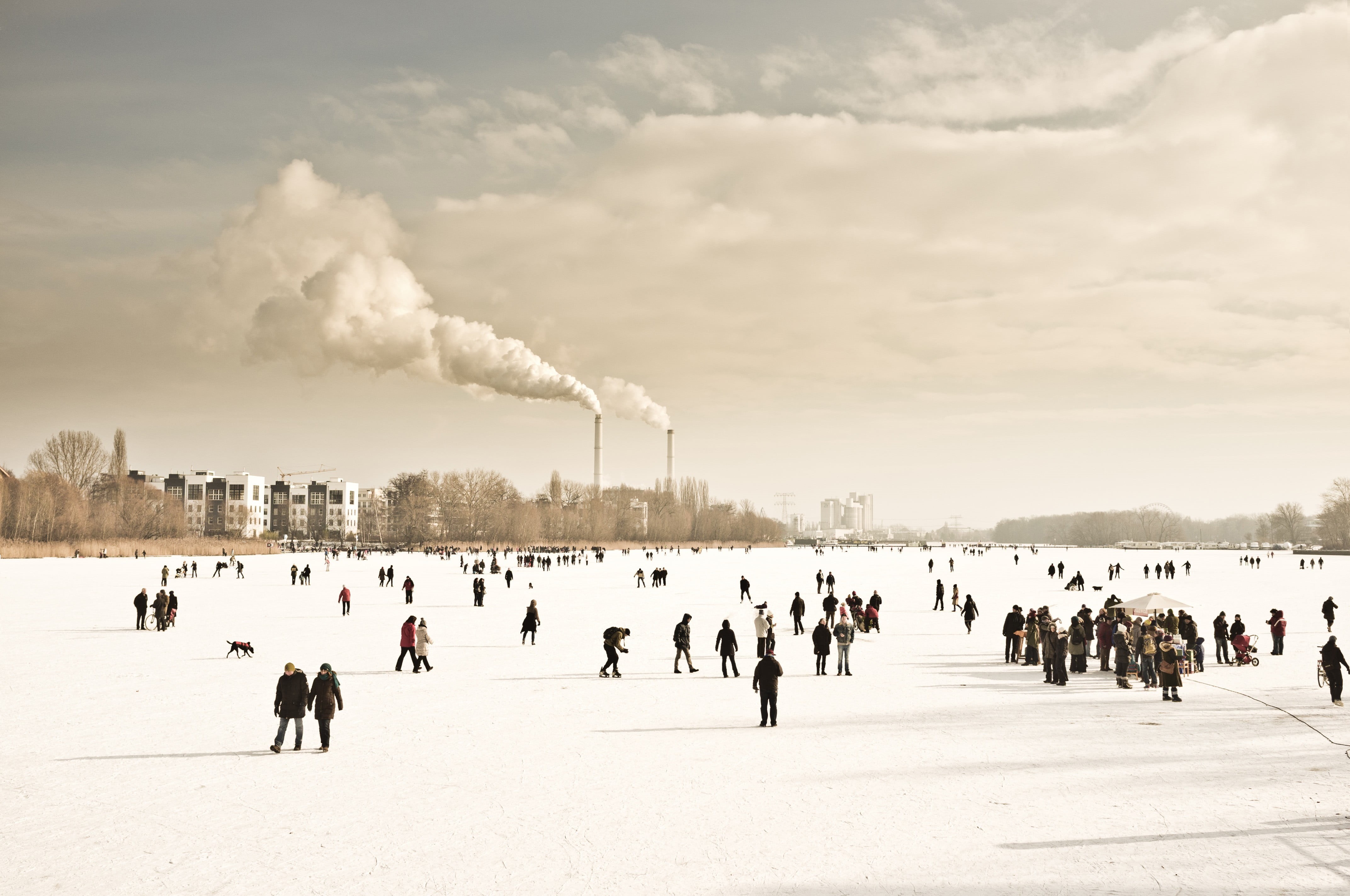 cloud - sky, smoke stack, smoke - physical structure, people, sky, Germany, winter sport, environment, day, built structure, architecture, black, large group of people, HD Wallpaper