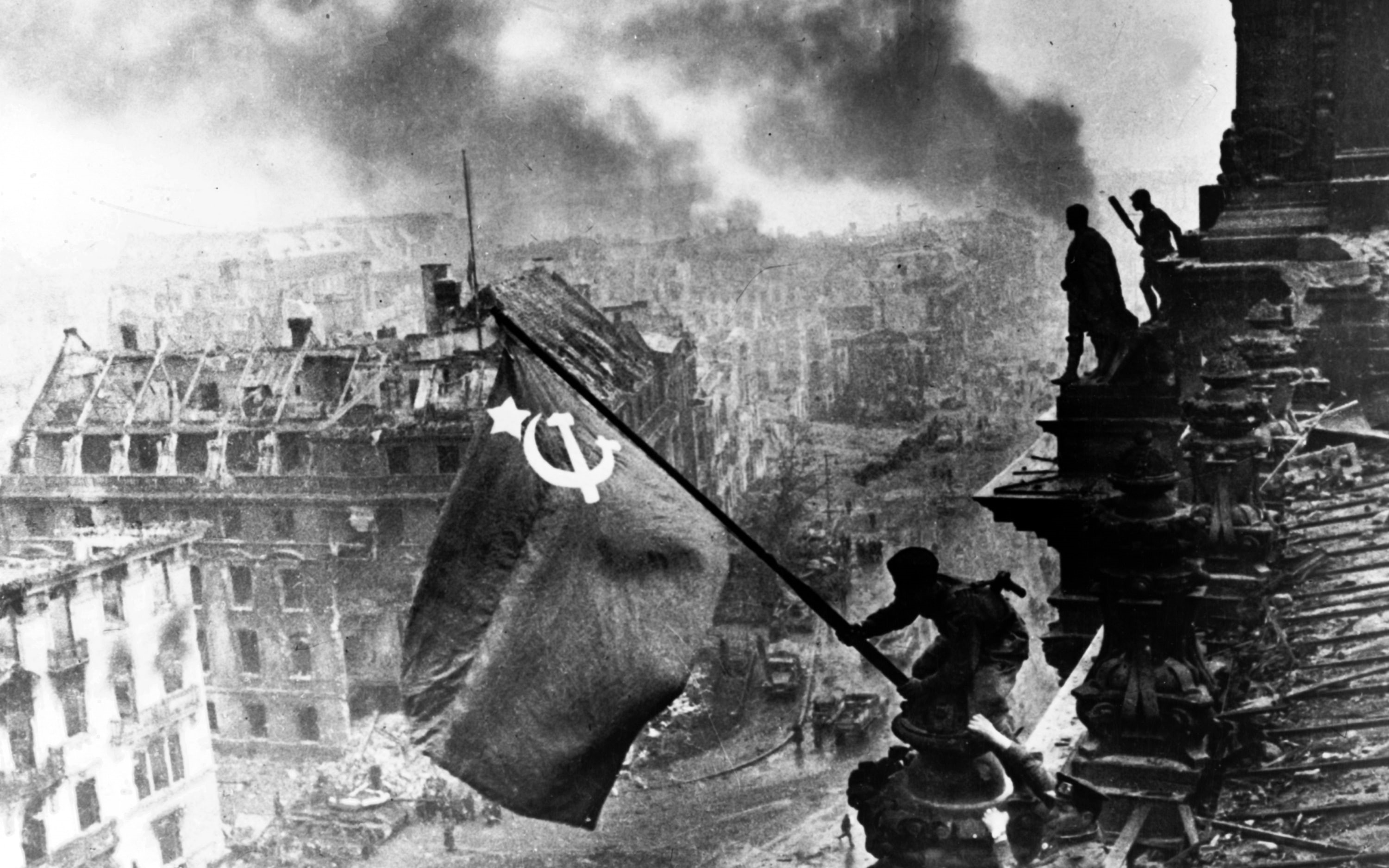white, World War II, ii, art, historic, Battles, war, 2K, Soviet, black, Berlin, hd, raze, Flags, black and white, world, HD Wallpaper