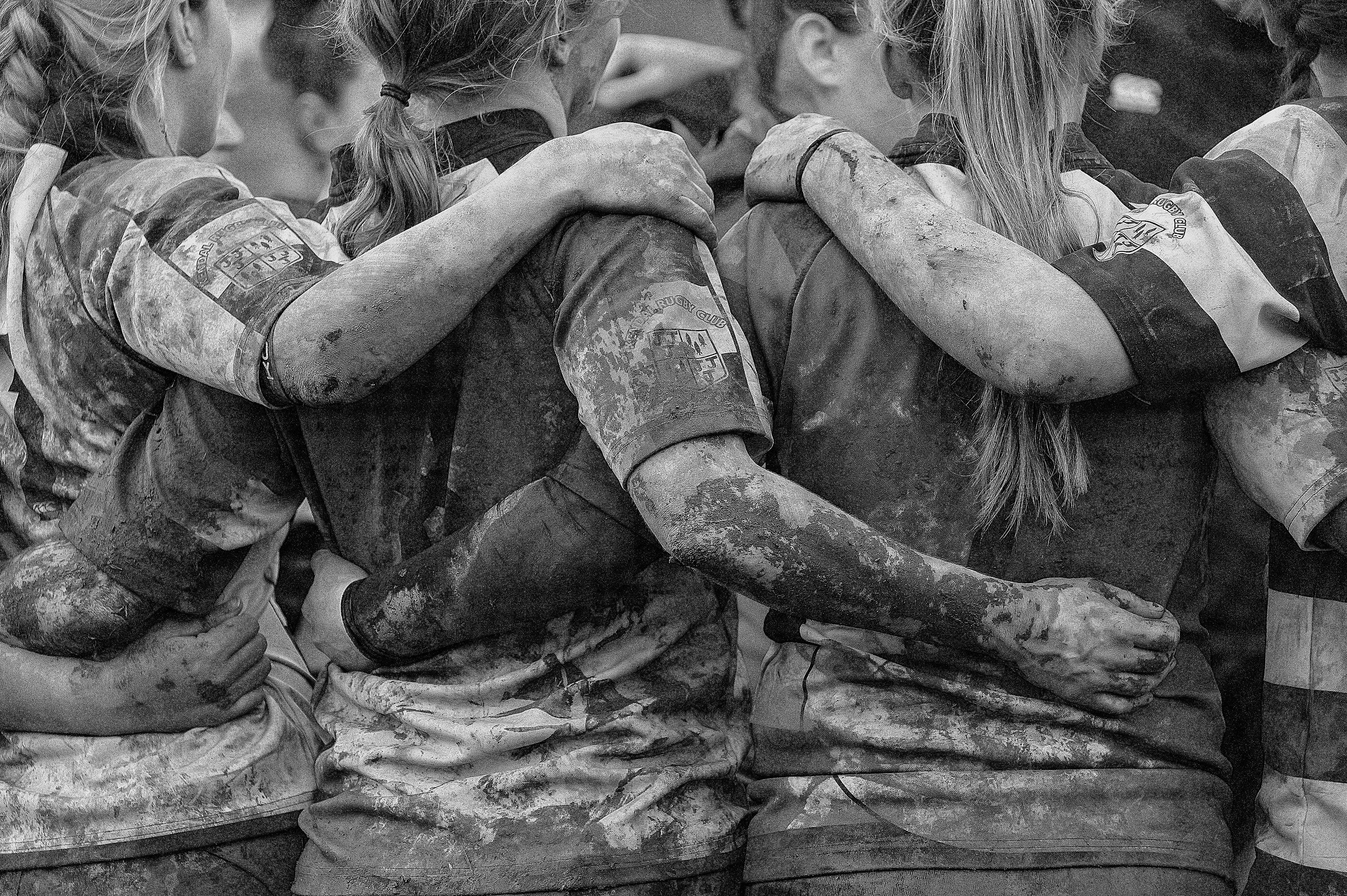 team mates, sport rugby, friendship, men, lifestyles, team bonding, rugby union, bonding, sculpture, rugby sport, team, outdoors, girls rugby, low angle view, HD Wallpaper
