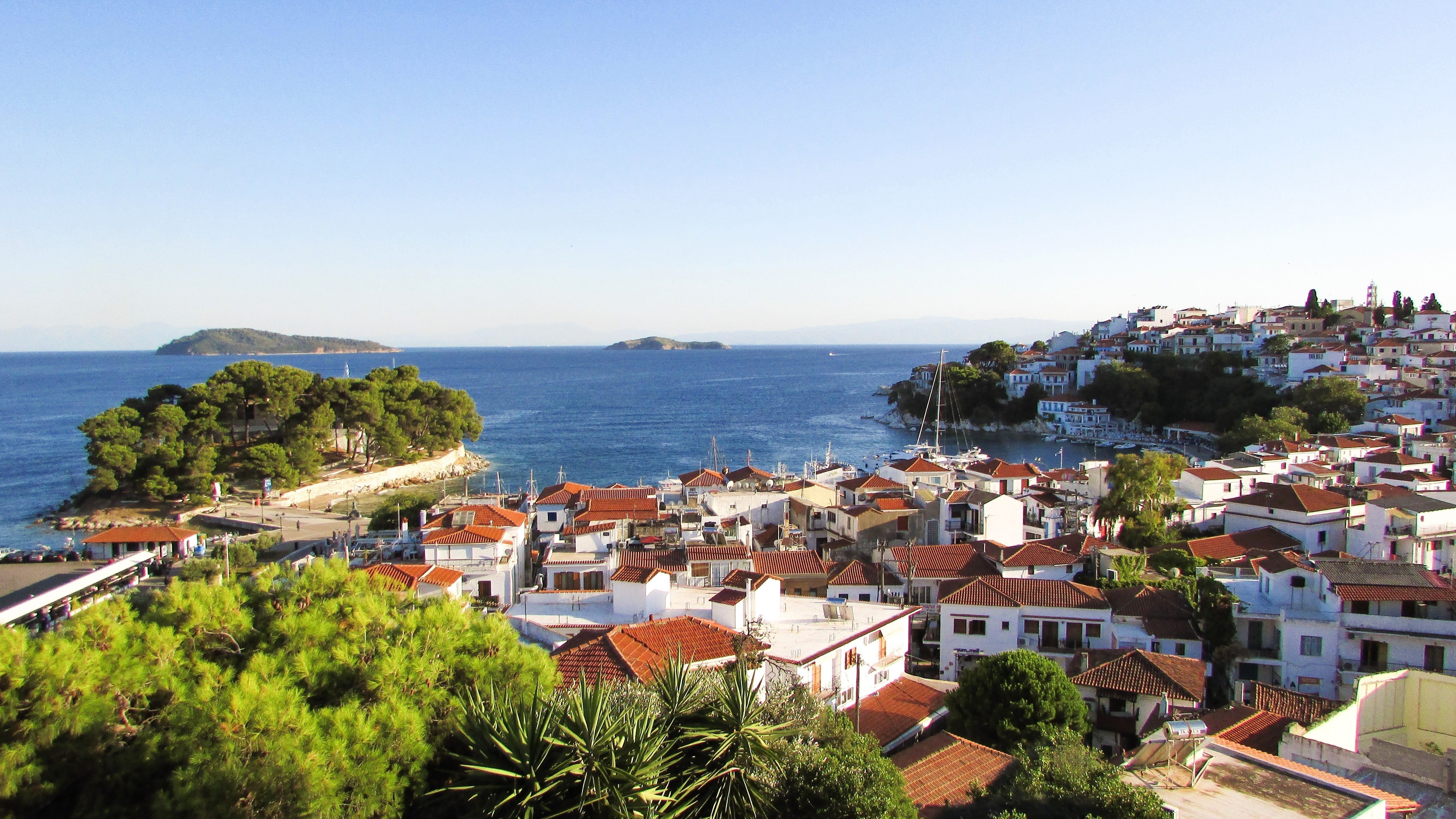 horizon over water, 4K, plant, aegean, travel destinations, built structure, summer, nature, tree, house, town, sporades, city, vacation, tourism, sea, HD Wallpaper