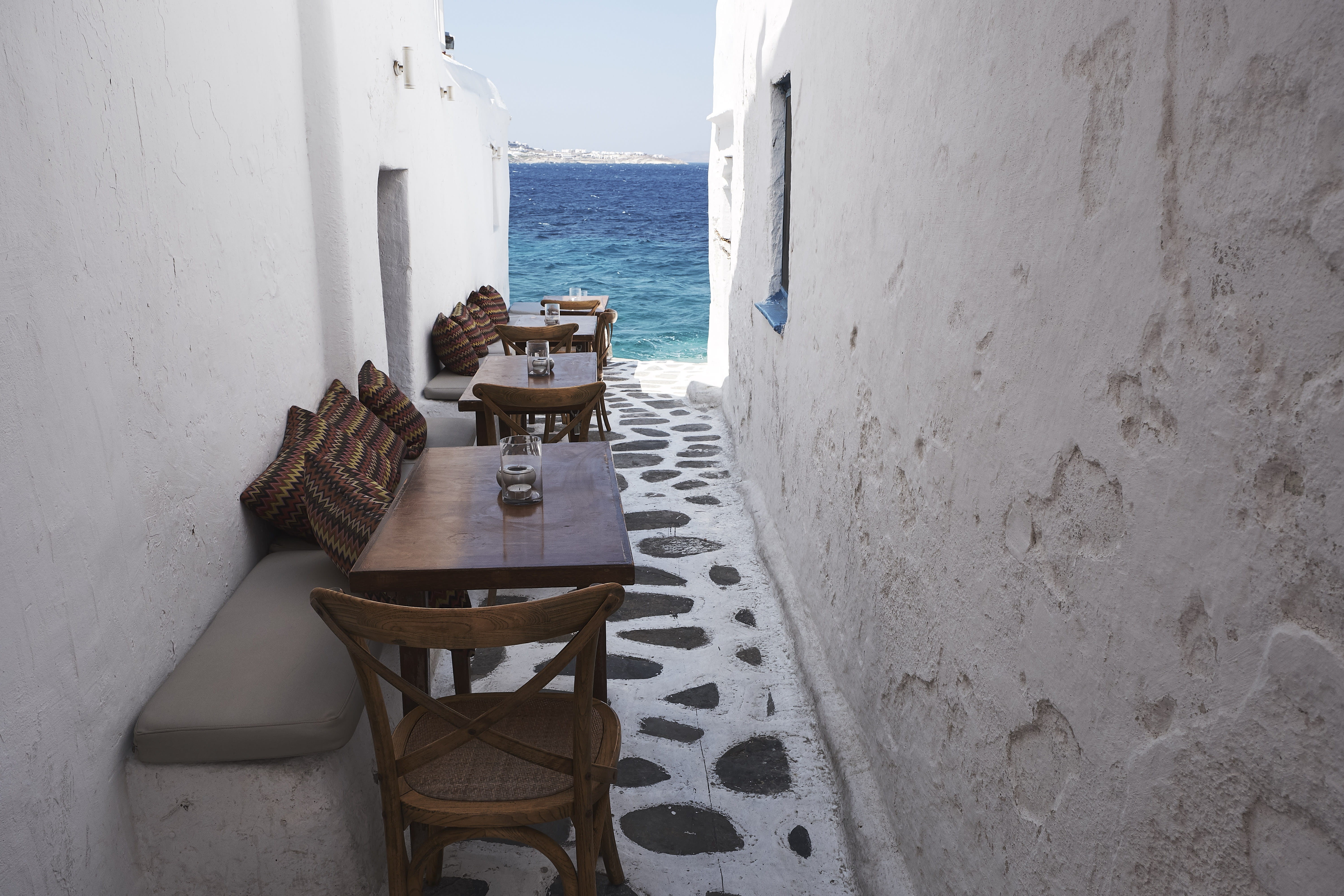 greece, no people, blue, beauty in nature, horizon over water, wall, outdoors, mykonos, tables, built structure, tranquil scene, architecture, HD Wallpaper