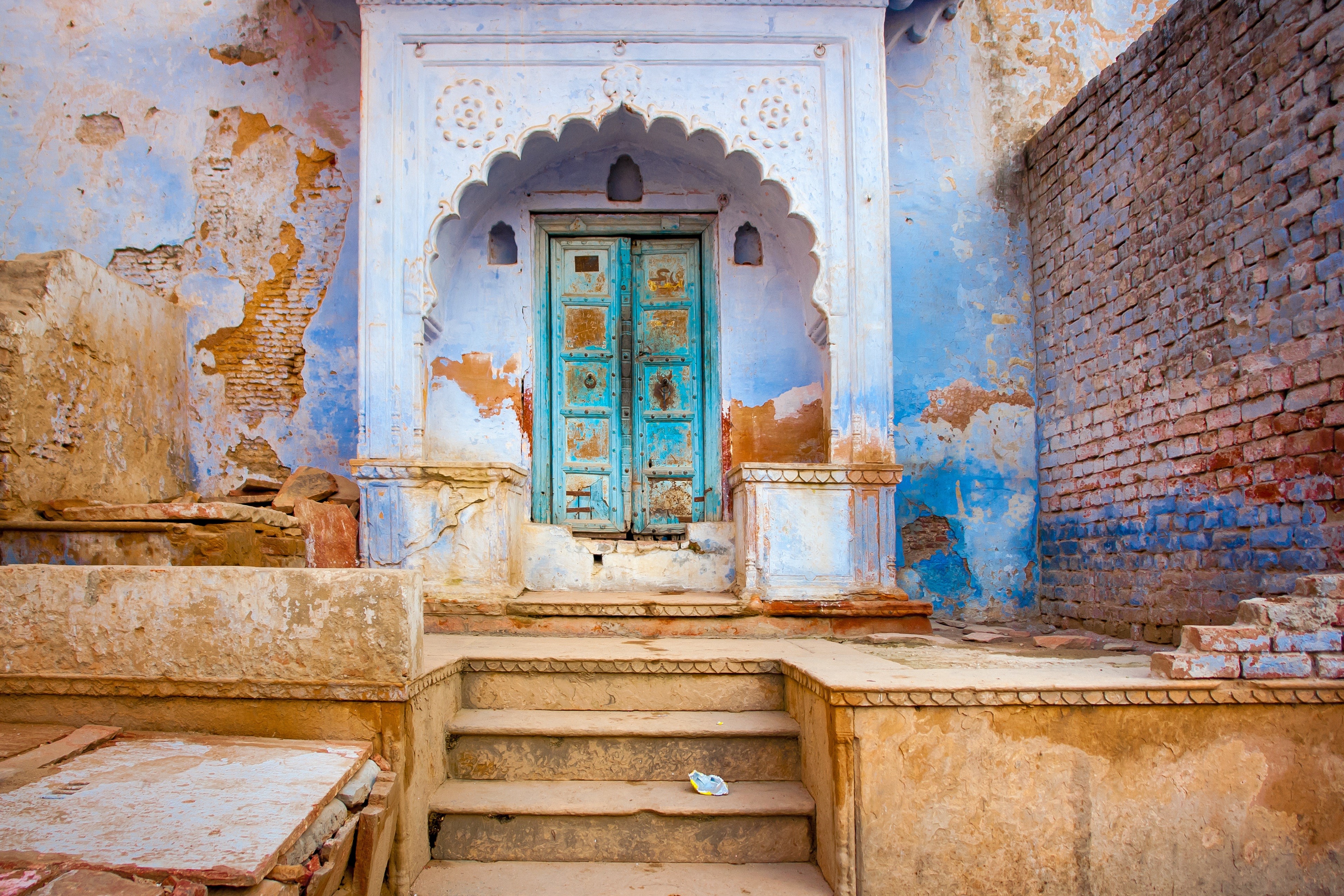 asia, side, urban, house, staircase, weathered, structure, damaged, history, the past, window, built structure, vrindavan, ruined, cultures, blue, entrance, HD Wallpaper