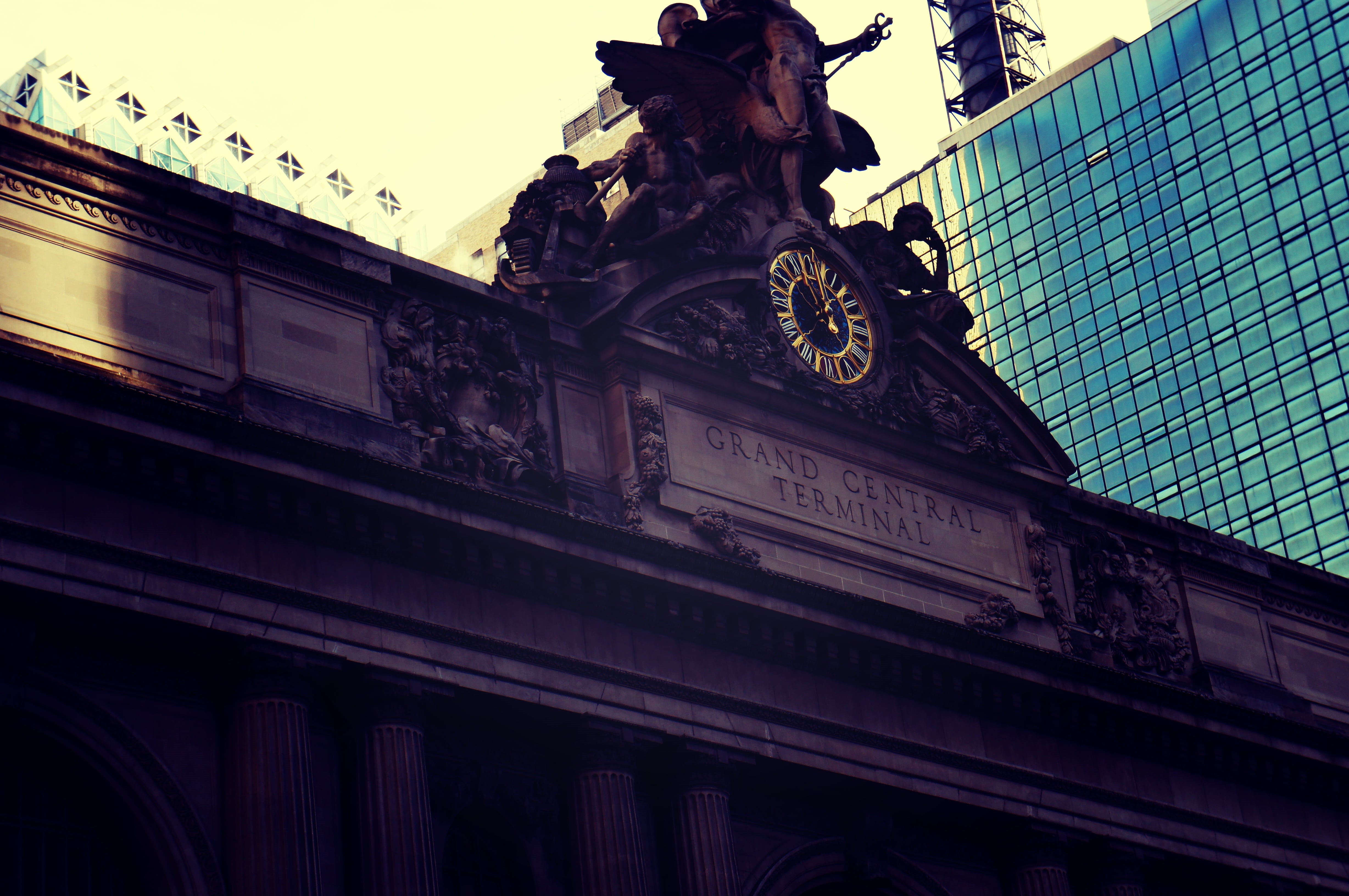 the past, built structure, 4K, representation, new york city, architecture, ornate, craft, male likeness, sculpture, office building exterior, building exterior, HD Wallpaper